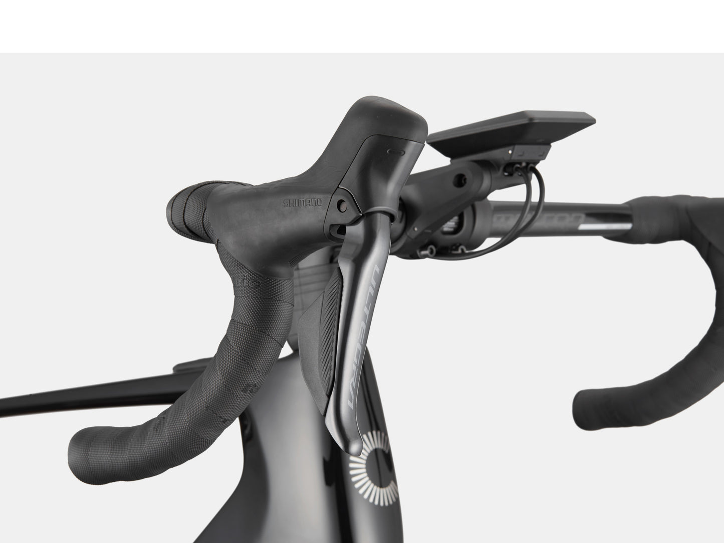 Cannondale Synapse neo Electric bike High Speed Road / commuter Black Shimano Shifters closeup