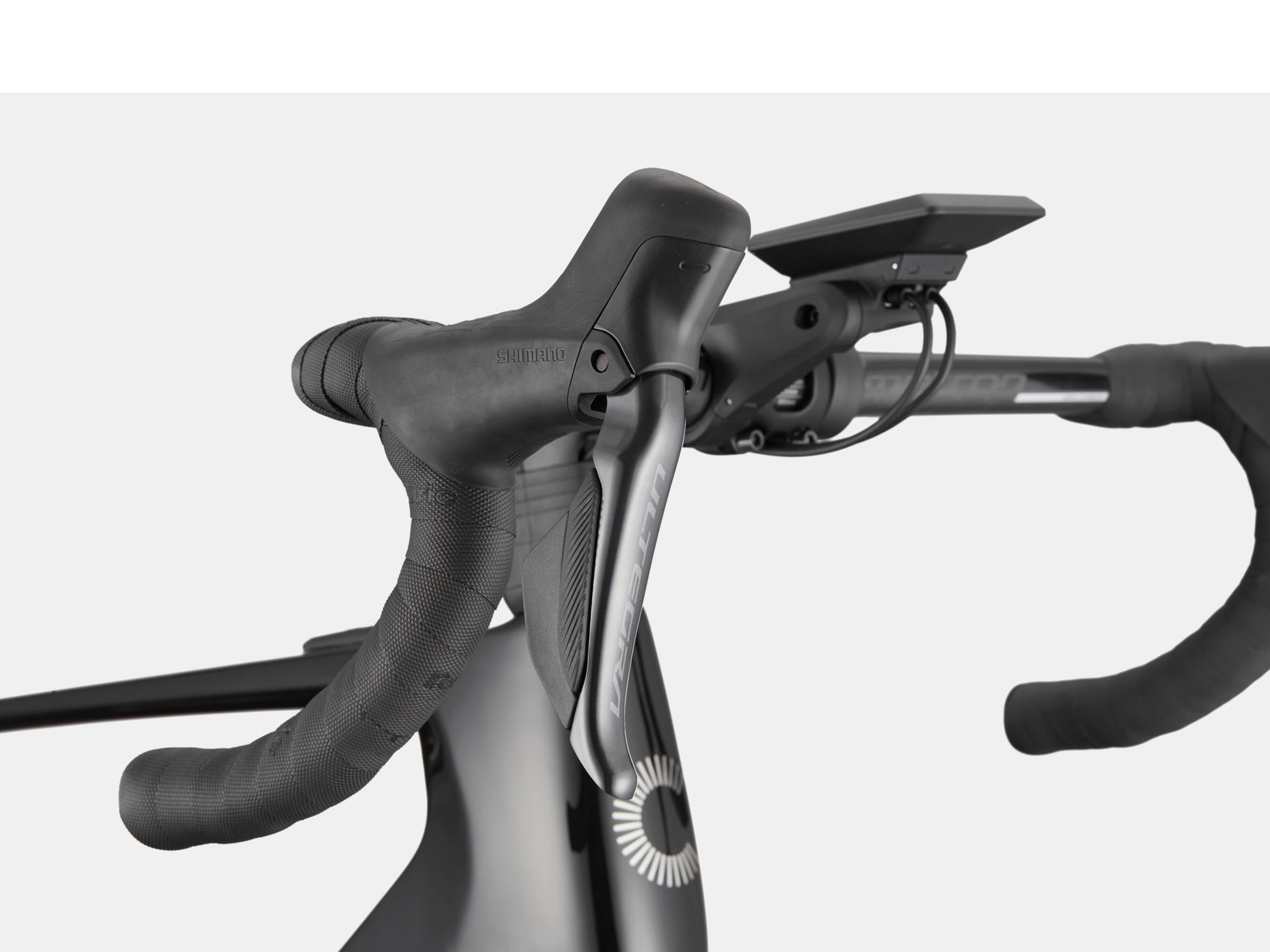 Cannondale Synapse neo Electric bike High Speed Road / commuter Black Shimano Shifters closeup