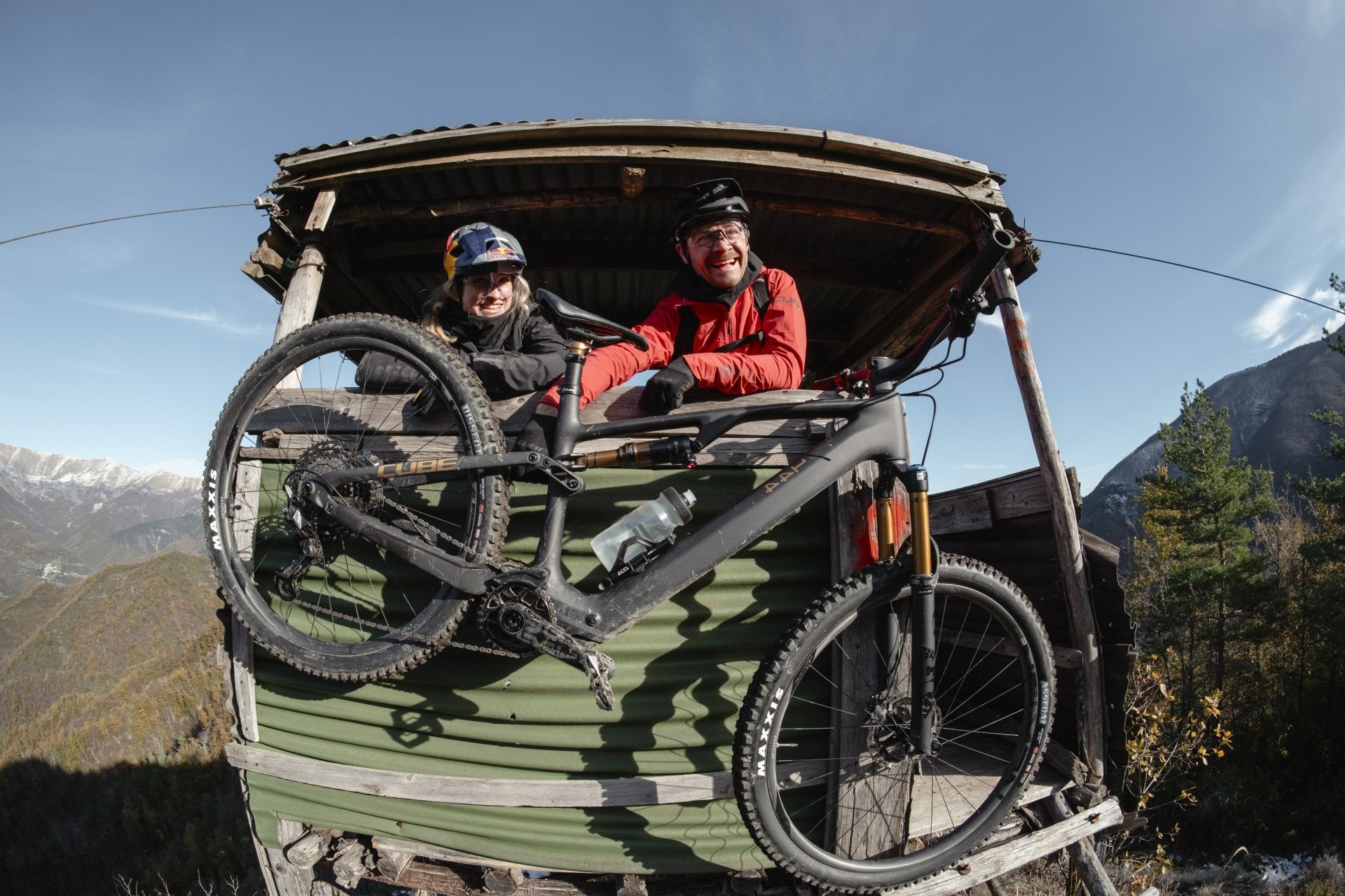 Cube AMS Hybrid One 44 C:68X Man & woman in deer hide out, up high above forest