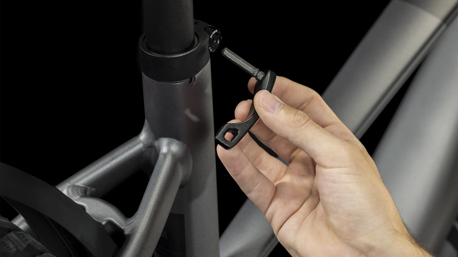 Cube Nuride Hybrid Pro 500 Allroad Black 'n' metal seatpost