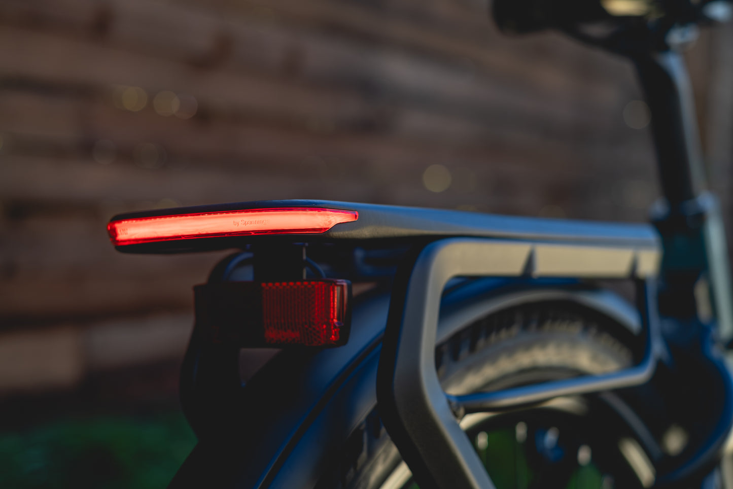 Gazelle Eclipse T11+ Lifestyle image of Tailight integrated into rear rack