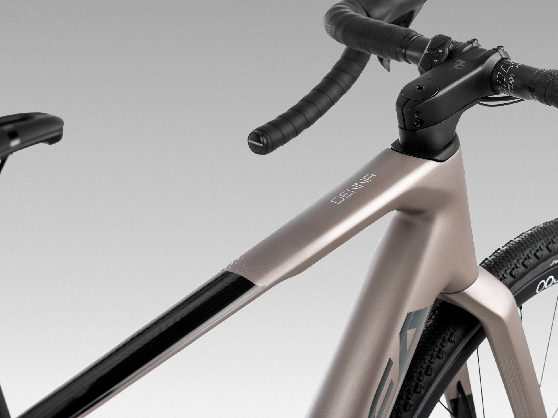 Orbea Denna M20i Gravel Road / commuter Electric bike Nickel matte / carbon raw gloss Cockpit closeup