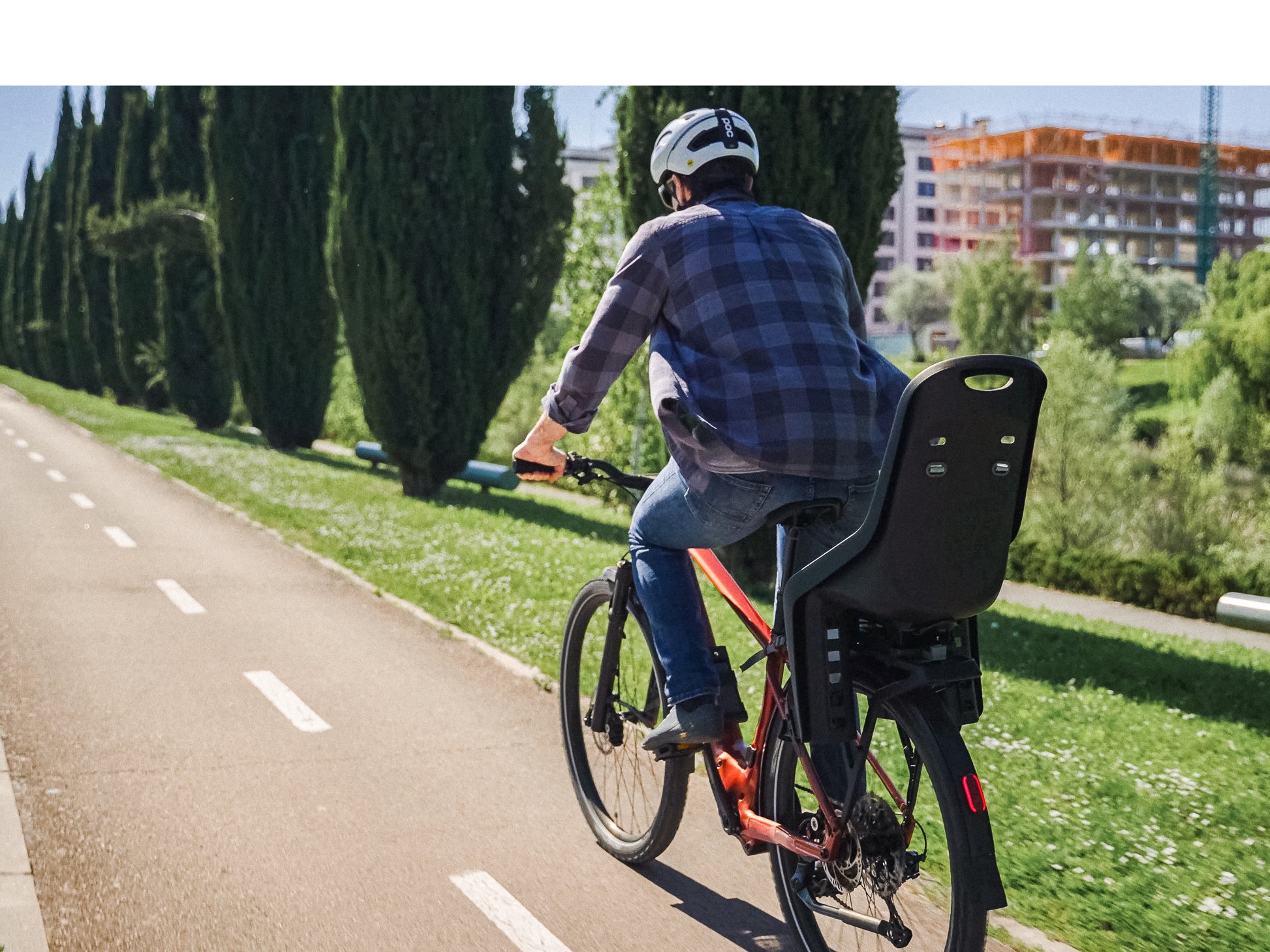 Orbea Kemen ADV 30 Mars red / white gloss Lifestyle Rider on paved road with rear child seat