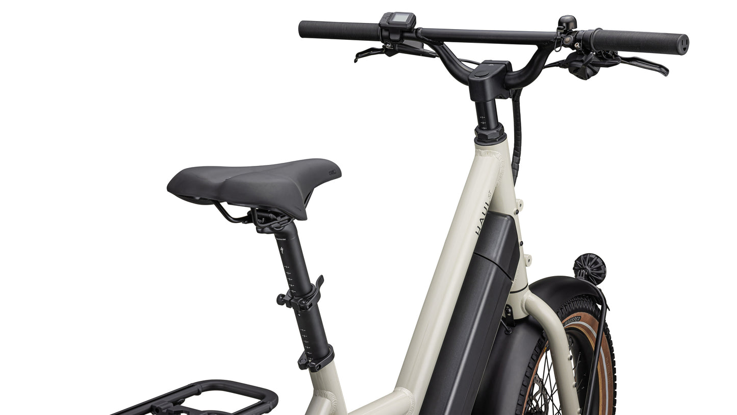 Specialized Globe Haul ST forward view cockpit handlebars display saddle