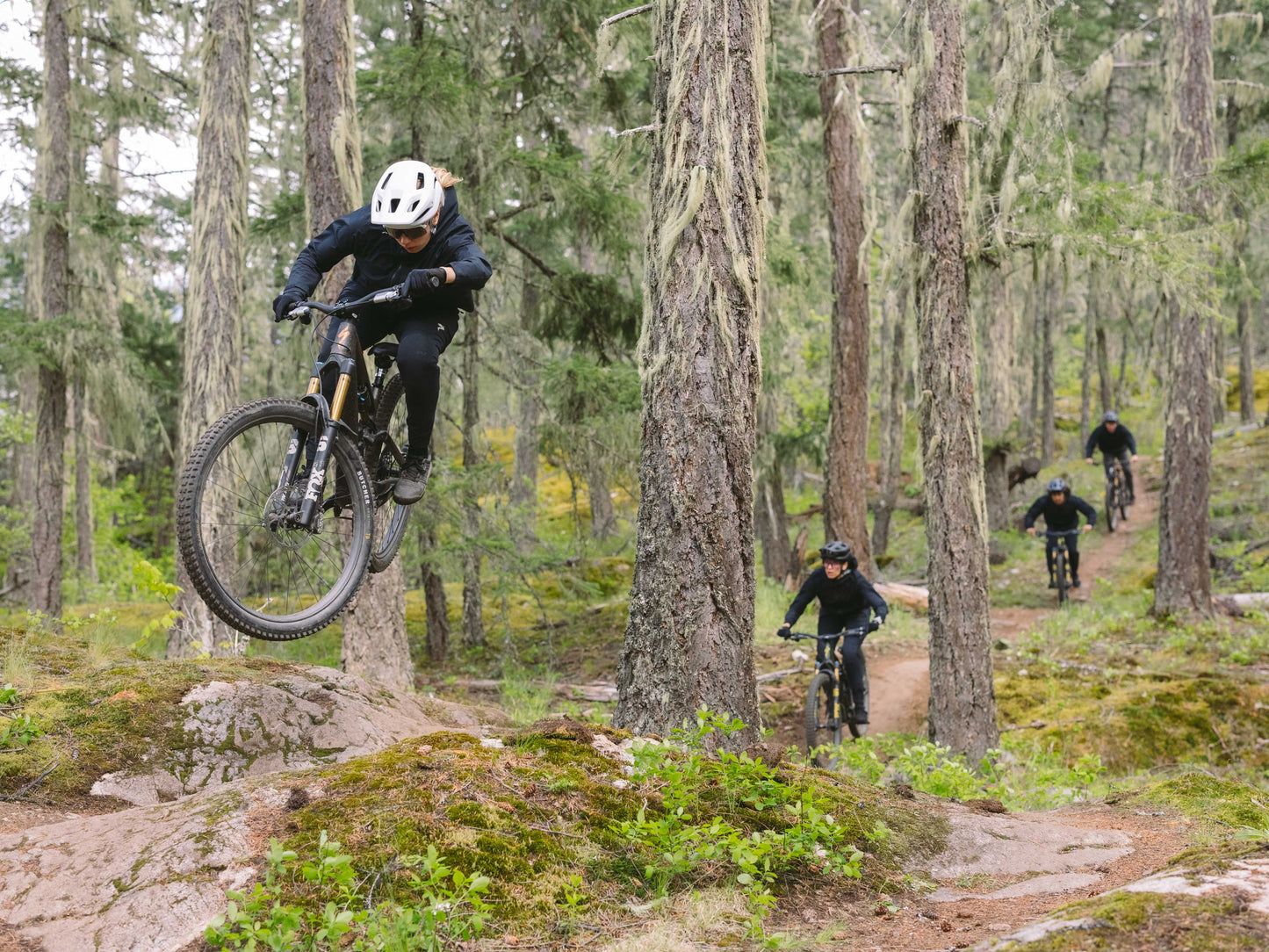 Specialized Stumpjumper 15 Full Suspension Mountain bike. Riders on mountain single track
