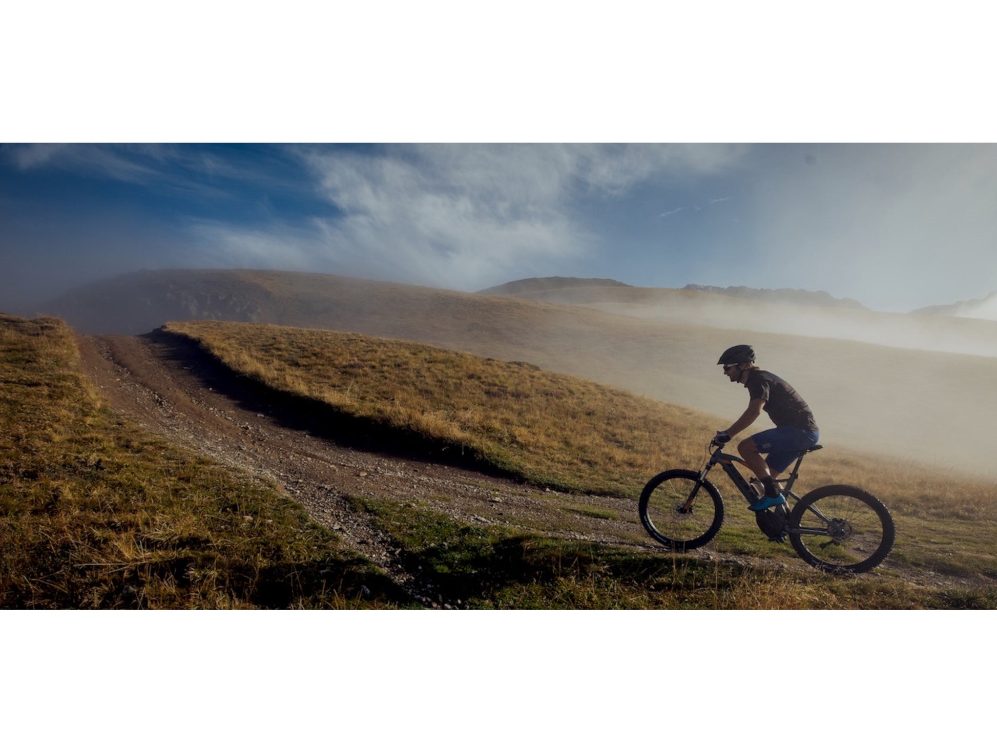 Bulls Copperhead EVO HD 750 Diamond eMTB hard tail man riding up mountain trail