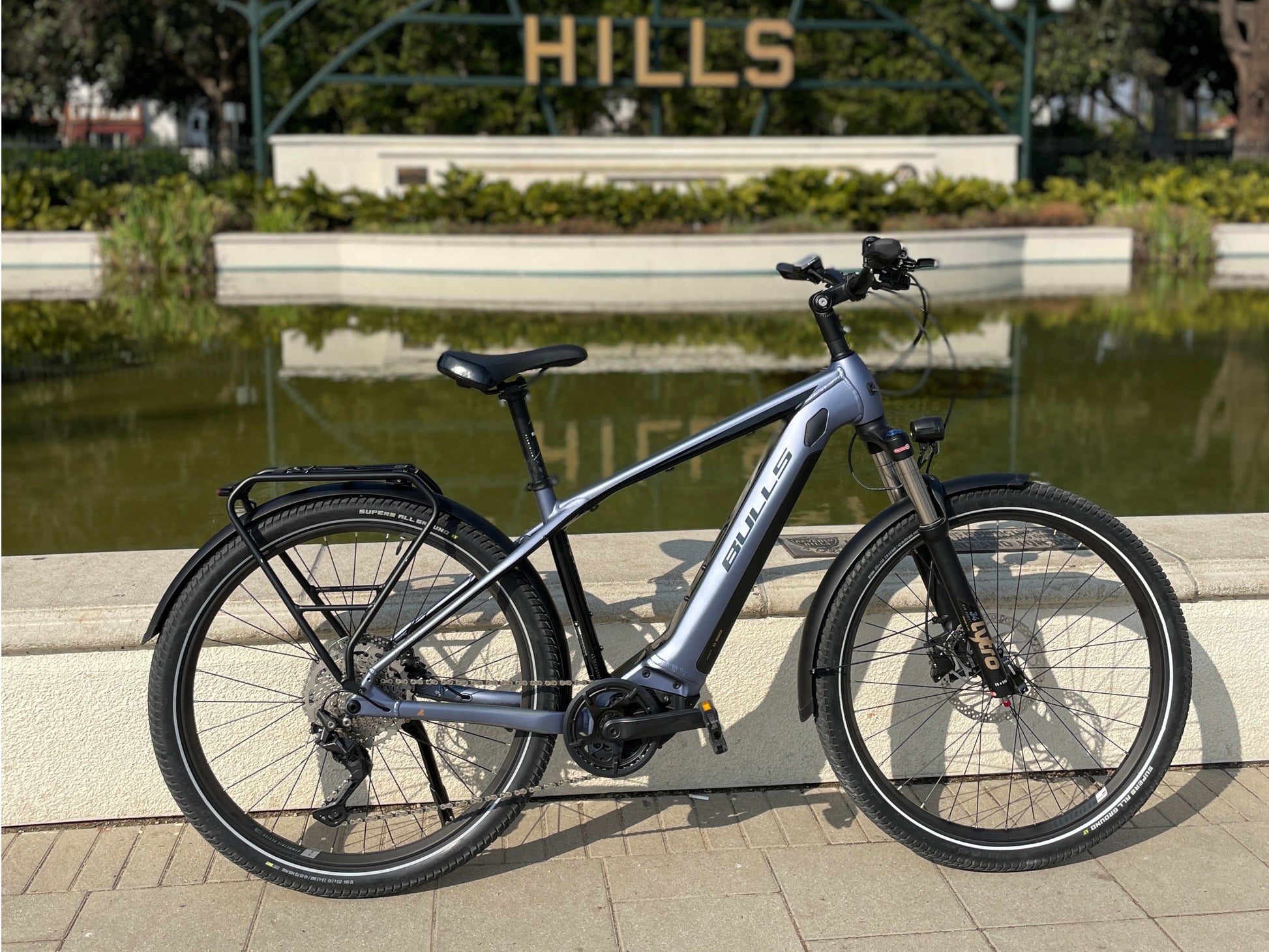 Bulls Iconic EVO 1 Speed eMTB hard tail light grey side profile Beverly Hills Park