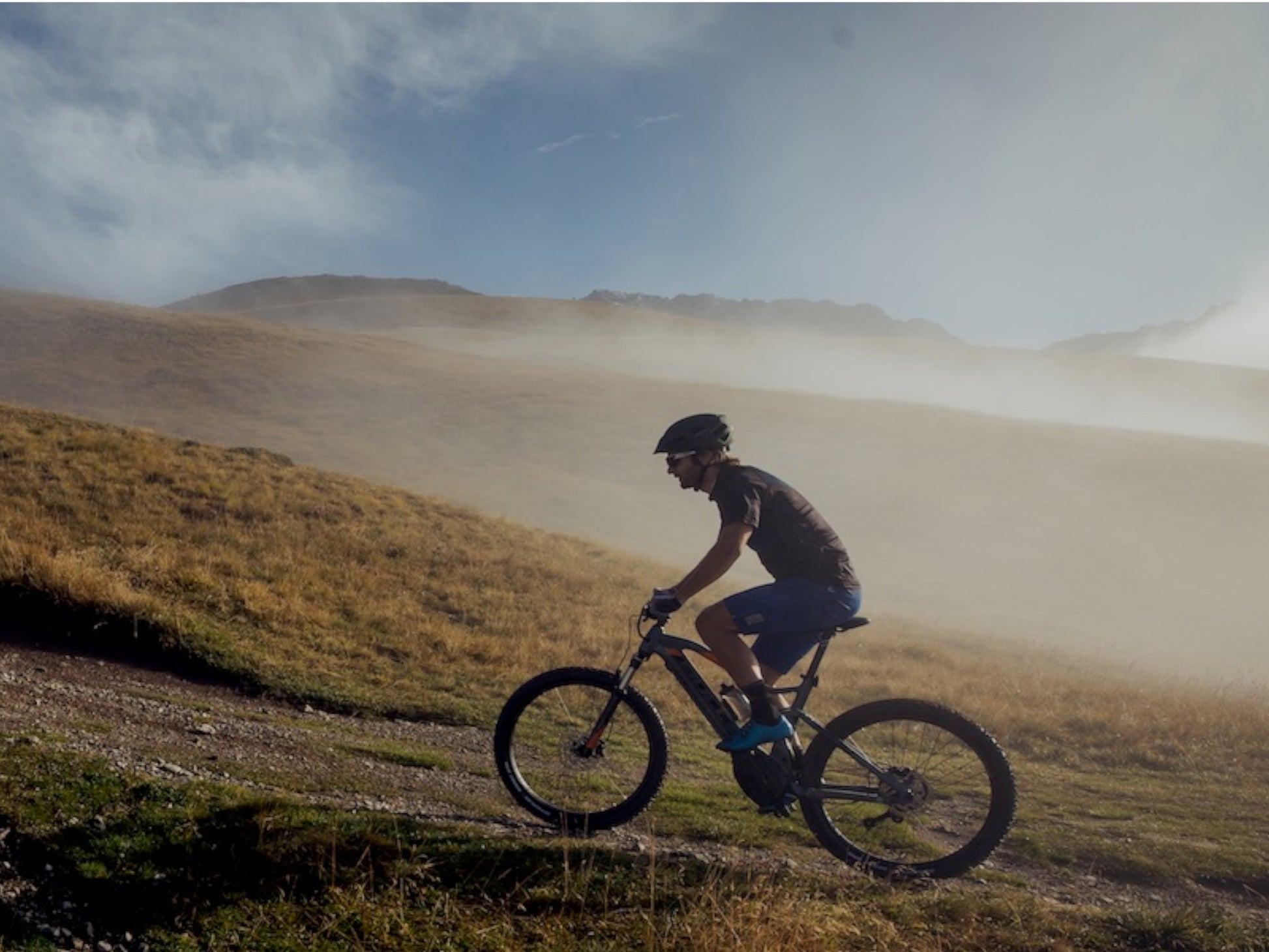 Bulls eMTB Hardtail riding uphill at sunrise on Fly Rides