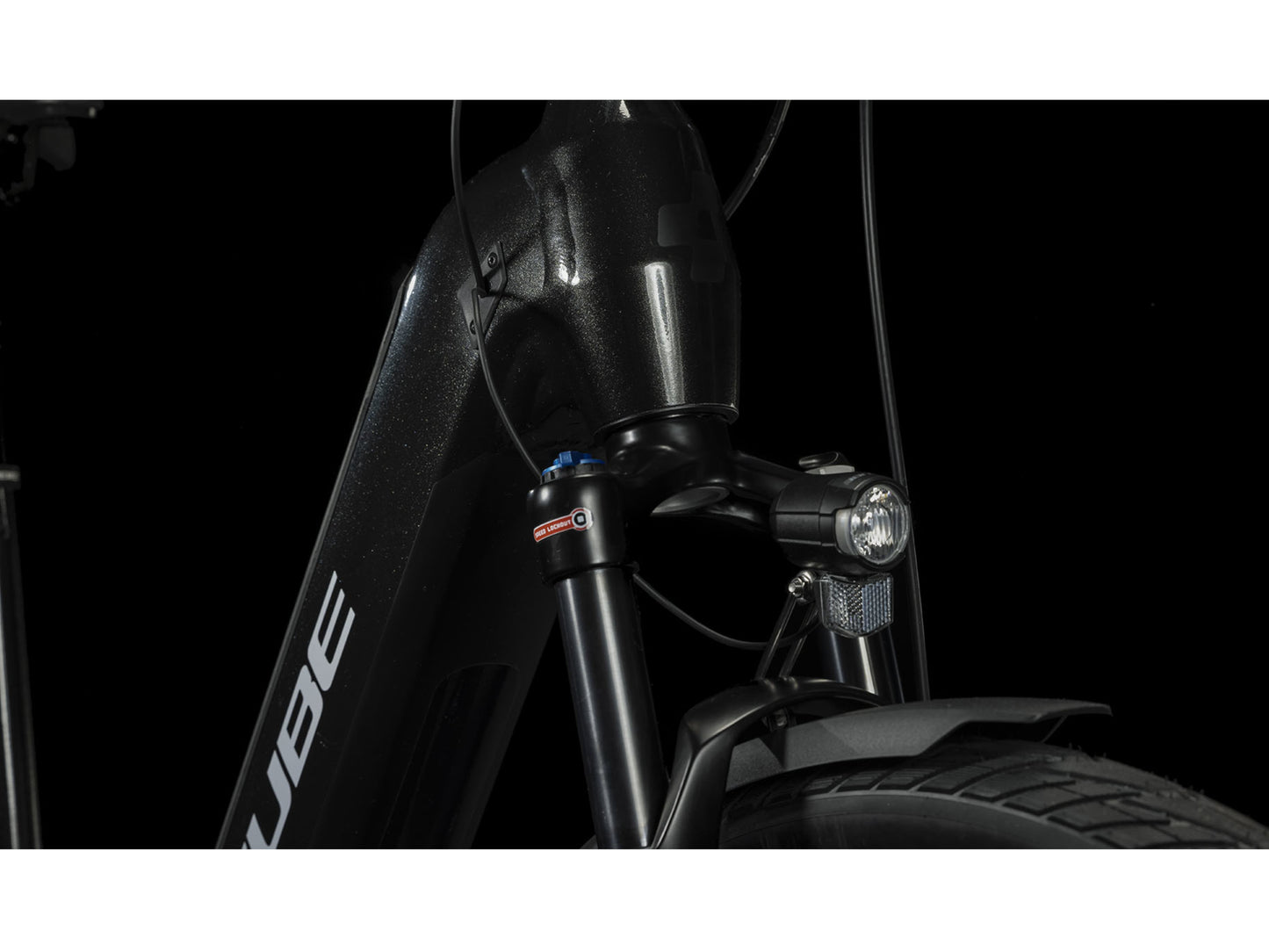 Cube Kathmandu Hybrid EXC 750 Easy Entry eMTB hardtail closeup sr suntour fork cube shiny front light