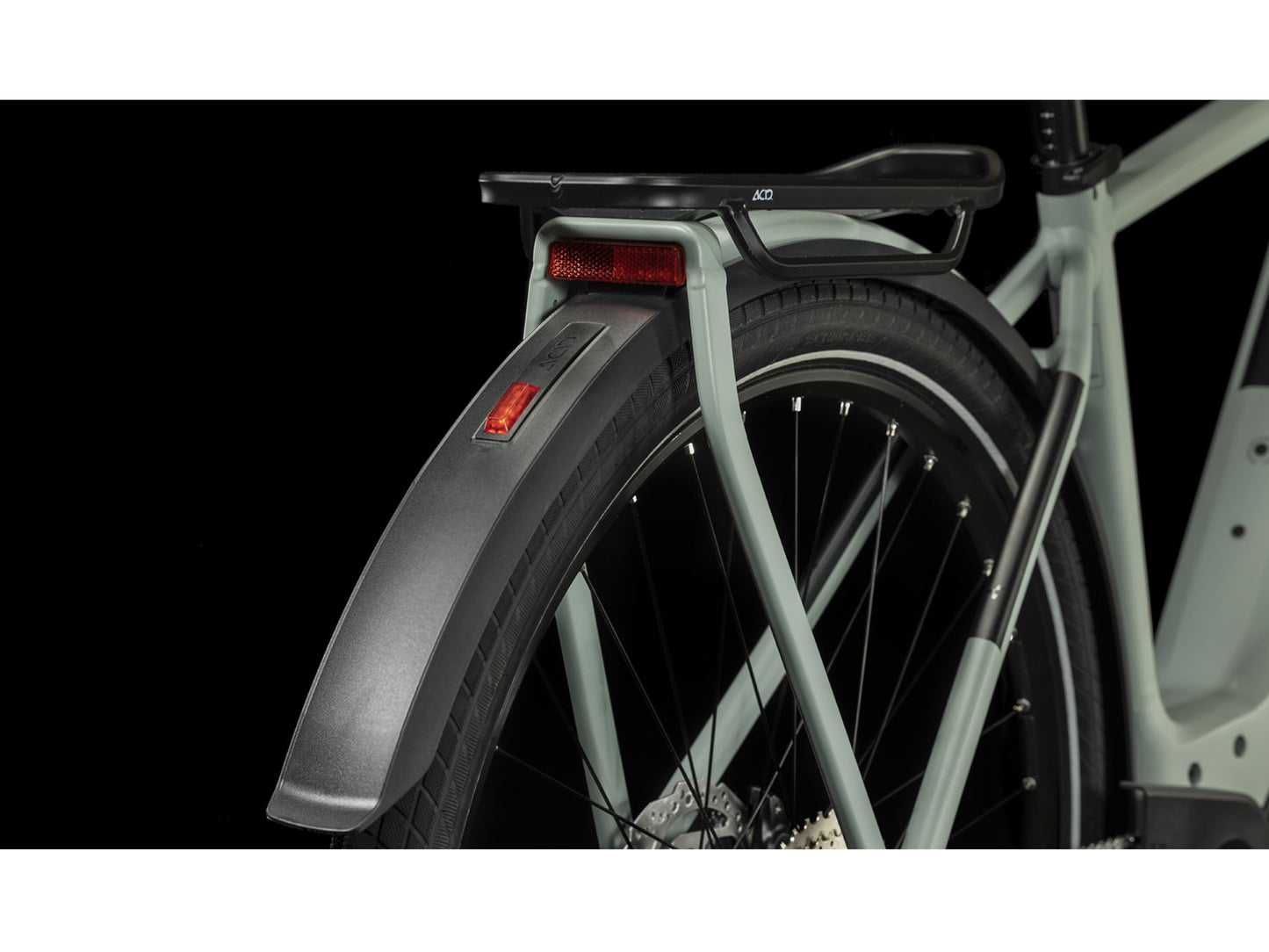 Cube Kathmandu Hybrid One 625 eMTB hardtail closeup ACID Mudguard Rear Light integrated carrier