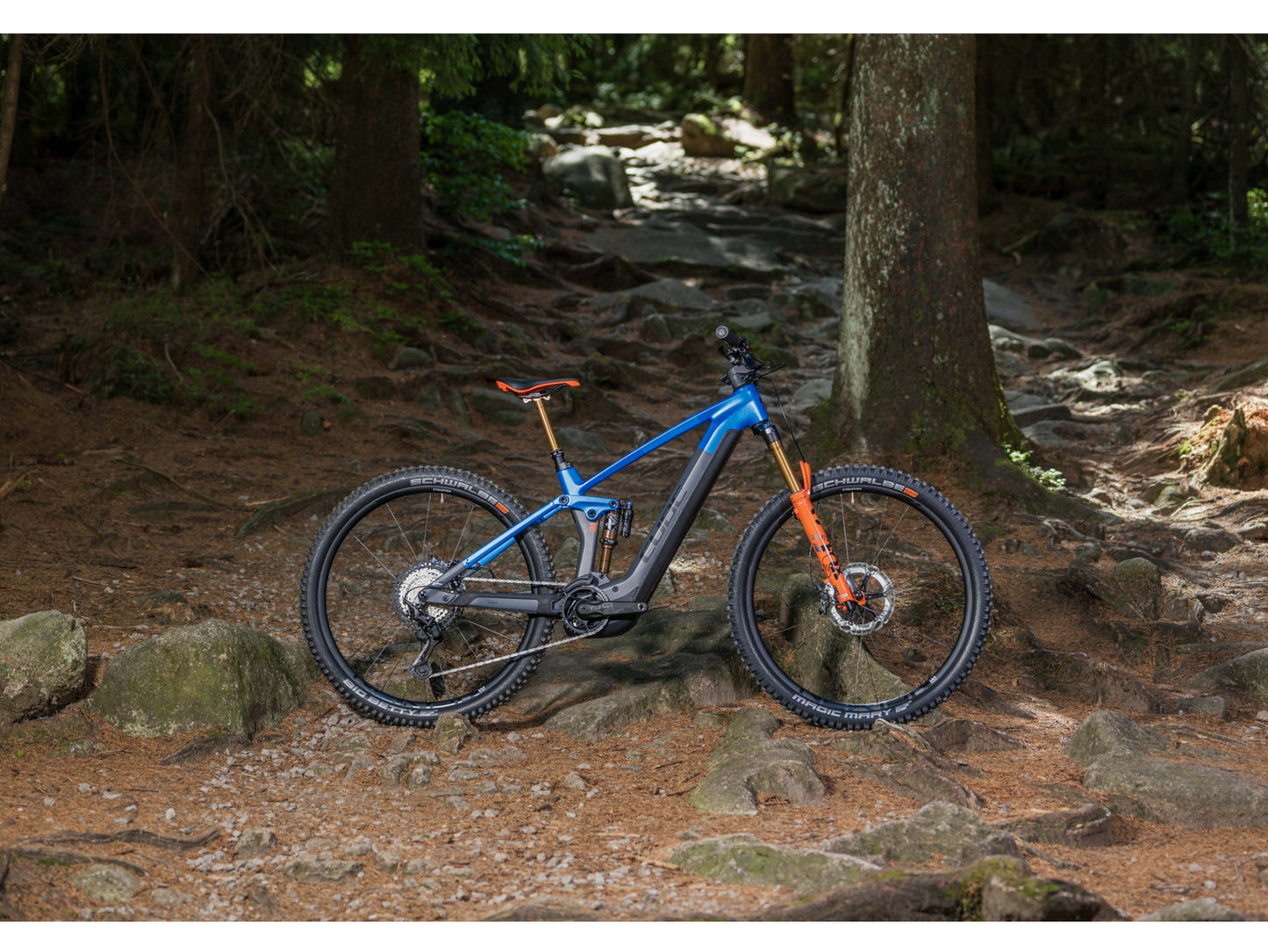 Cube Stereo Hybrid 140 HPC Actionteam 750 eMTB full Suspension side profile forest trail setting