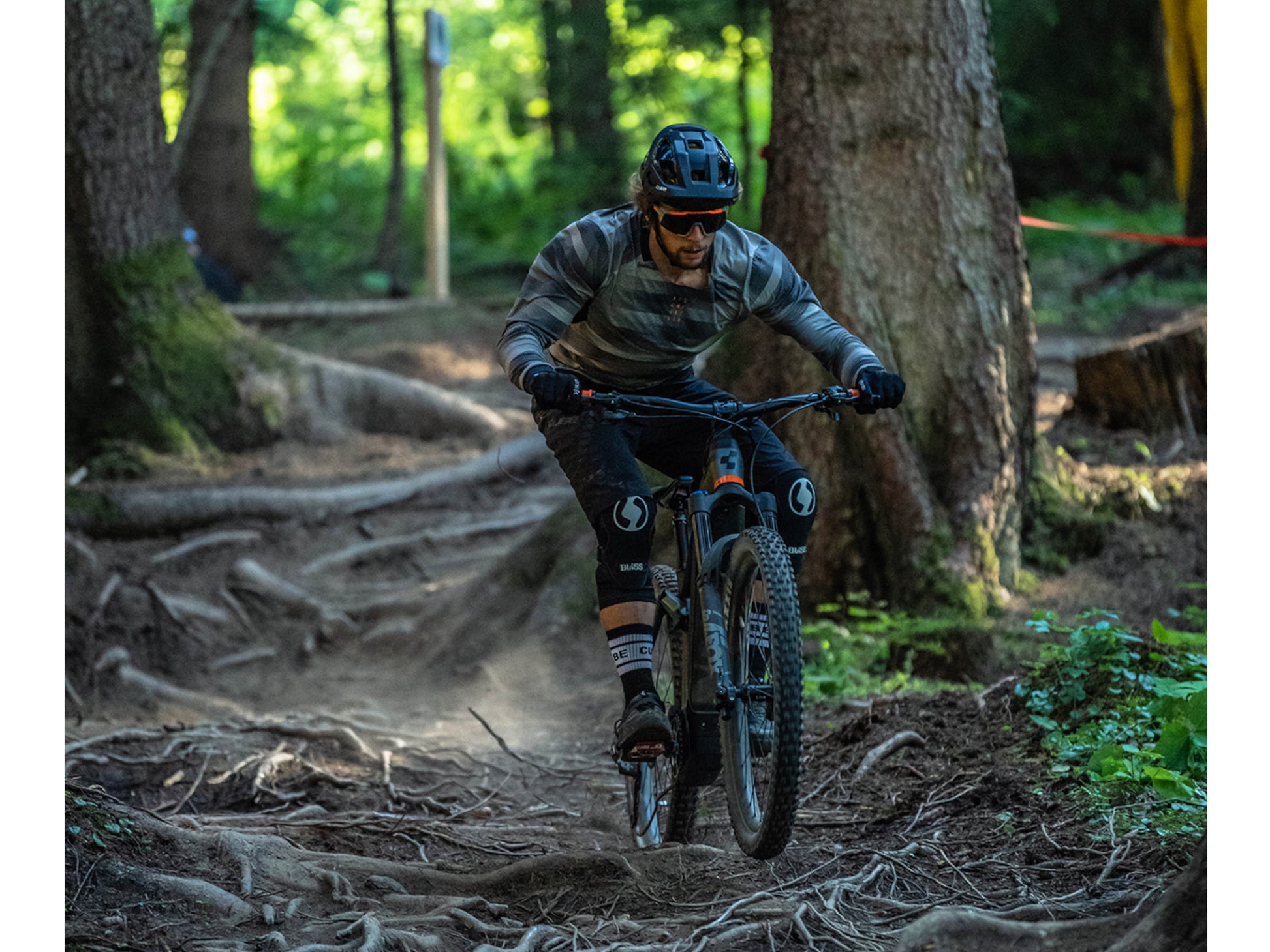 Cube Stereo Hybrid 160 HPC TM 750 eMTB full Suspension man riding downhill forest single track trail