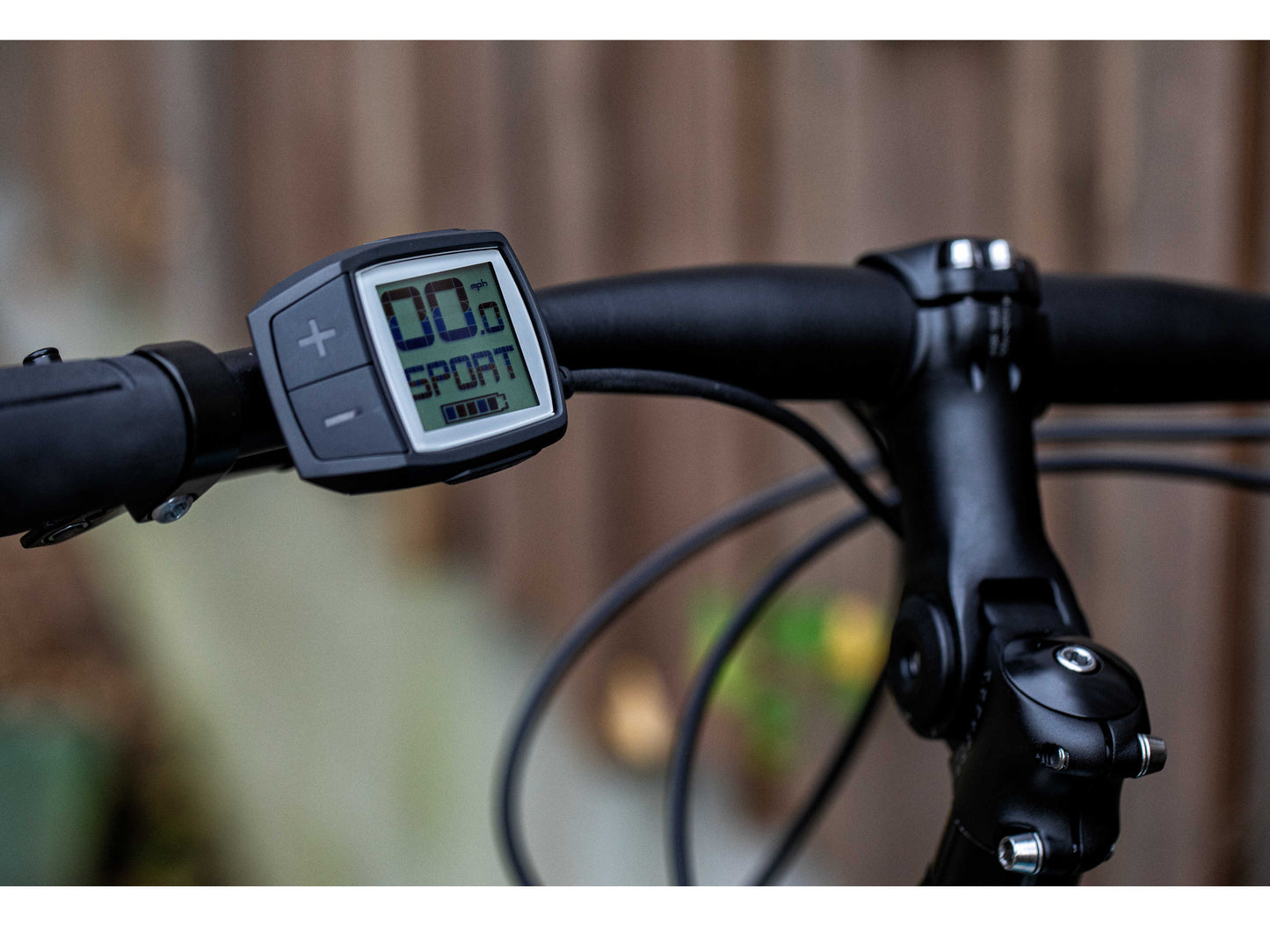 Gazelle Medeo T10 High Step dust gloss close up of handlebars and Bosch Purion display