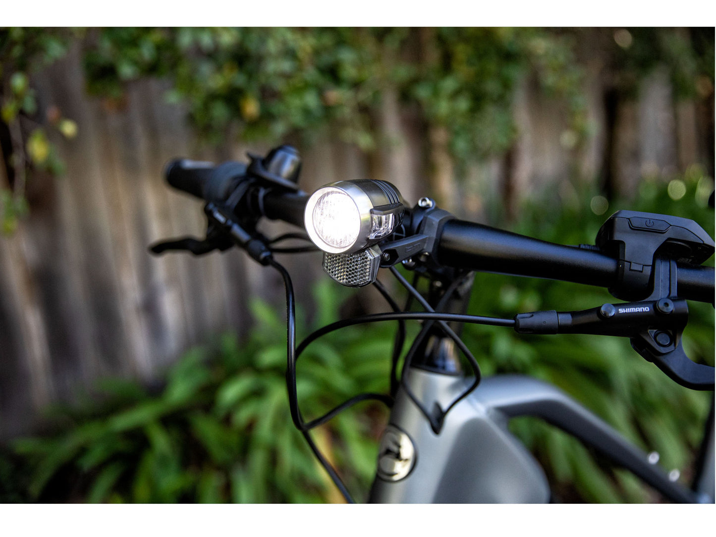 Gazelle Ultimate C380+ Mid step industry grey matte close up of front light and handlebar