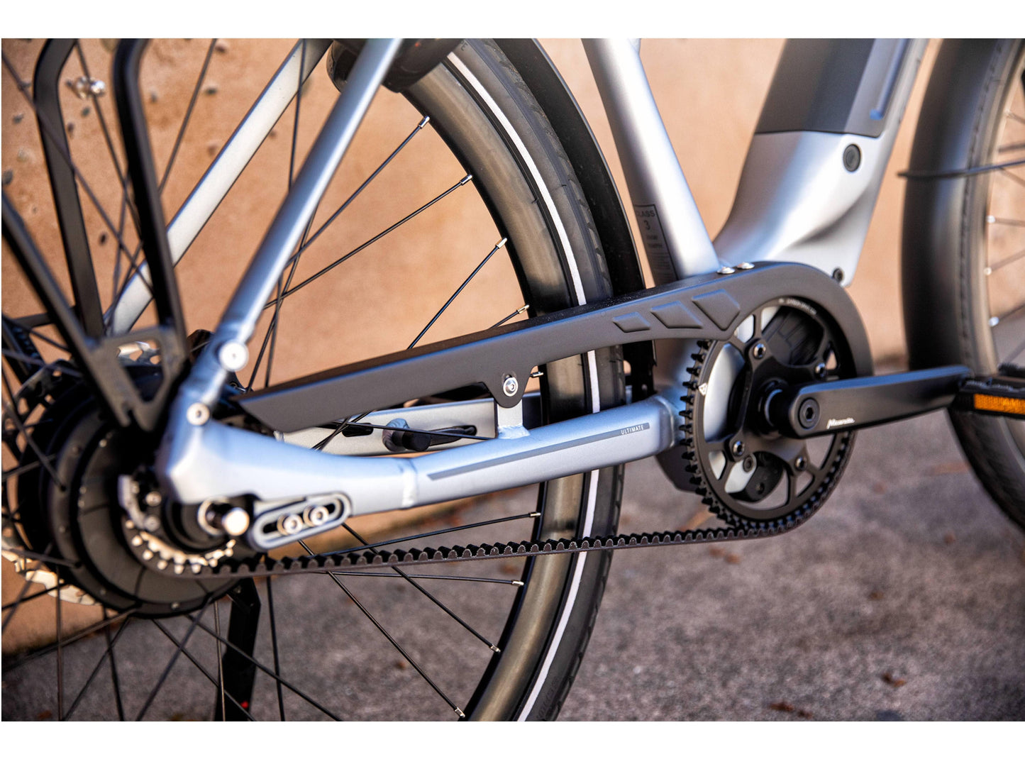 Gazelle Ultimate C380+ Mid step industry grey matte close up of lower back frame