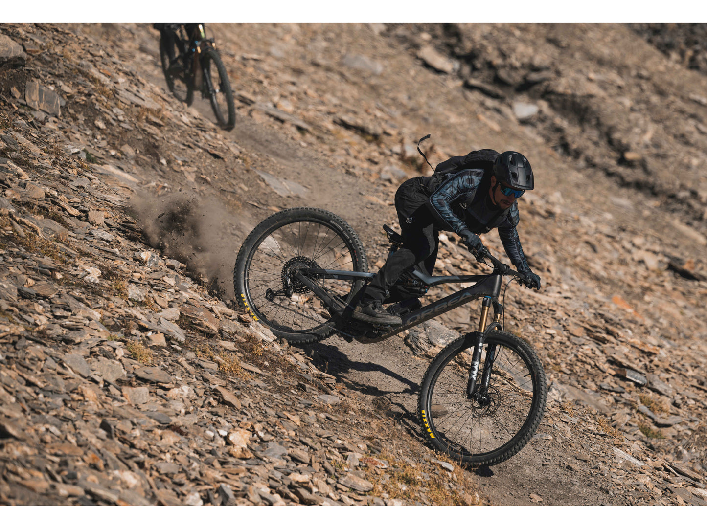 Orbea Rise M TEAM eMTB full suspension two people riding down steep mountain scree single _track