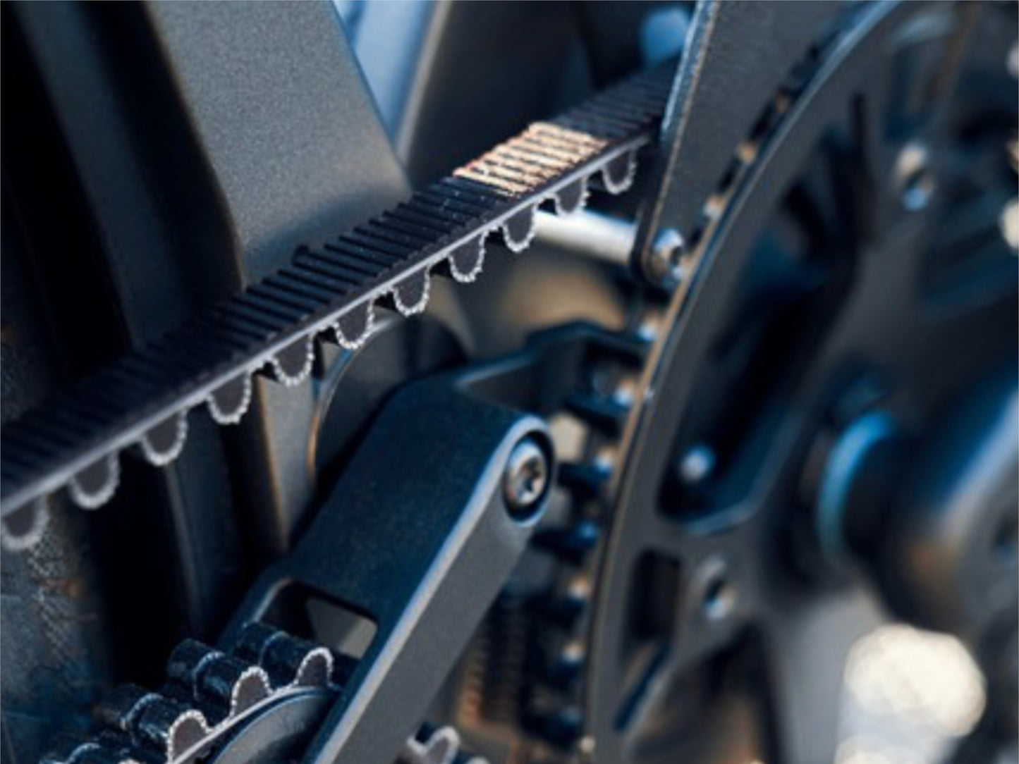 Riese and Muller Delite GT Rohloff eMTB full suspension close up KMC X11 chain