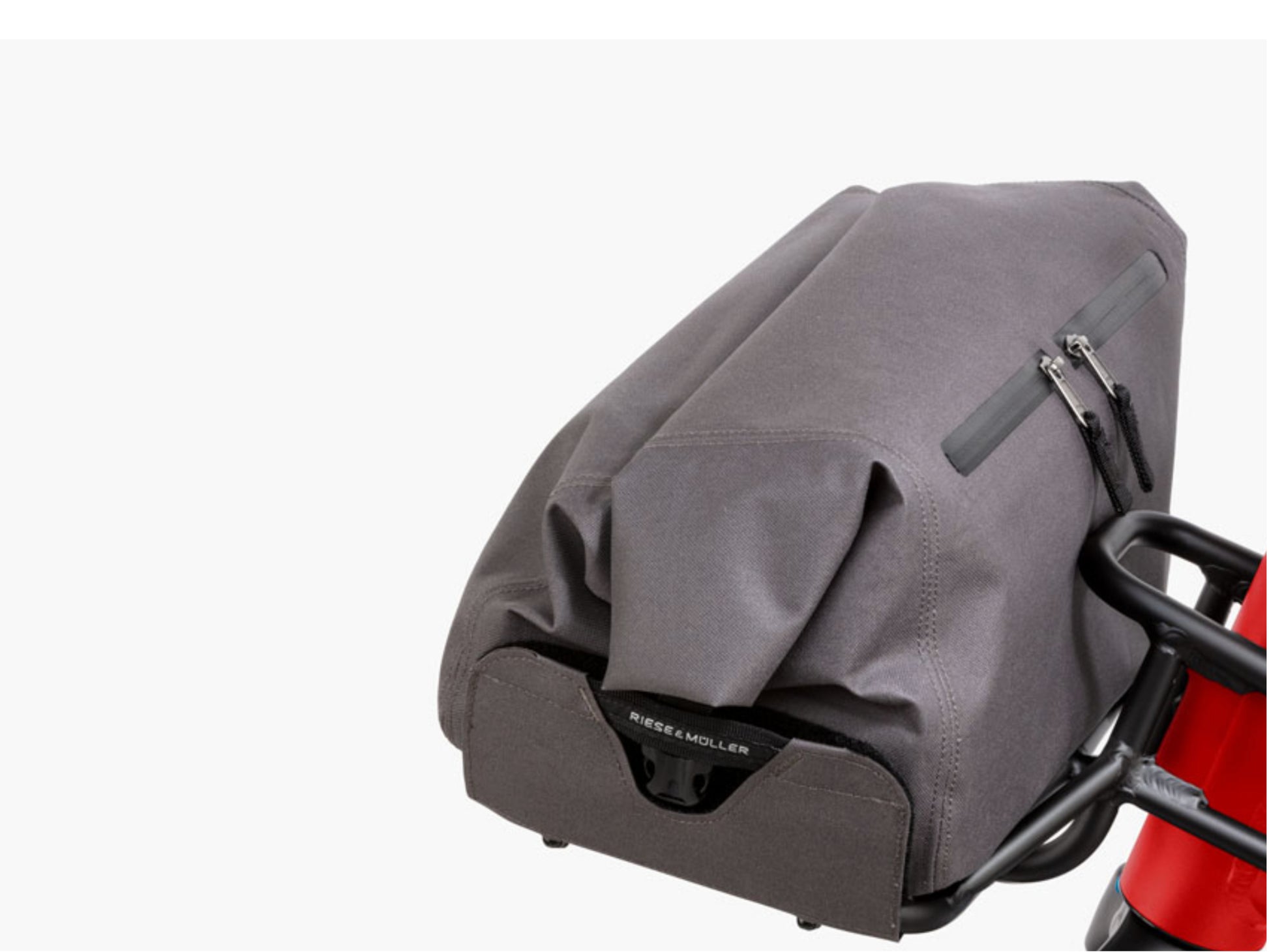 Riese and Muller Delite Mountain Rohloff eMTB full suspension close up front carrier with bag option