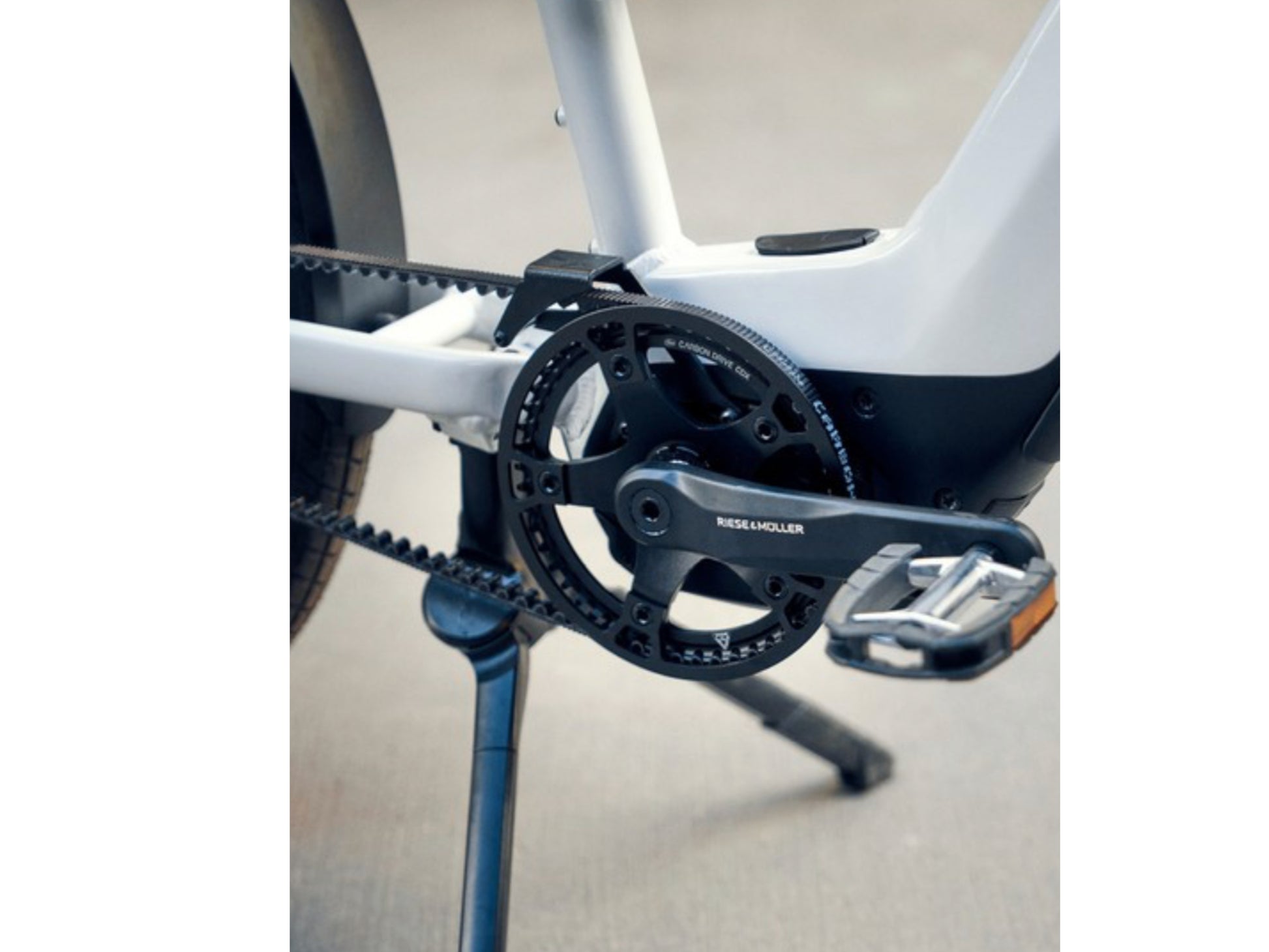 Riese and Muller Multicharger Mixte GT Touring HS emtb hardtail close up chain cassette kickstand