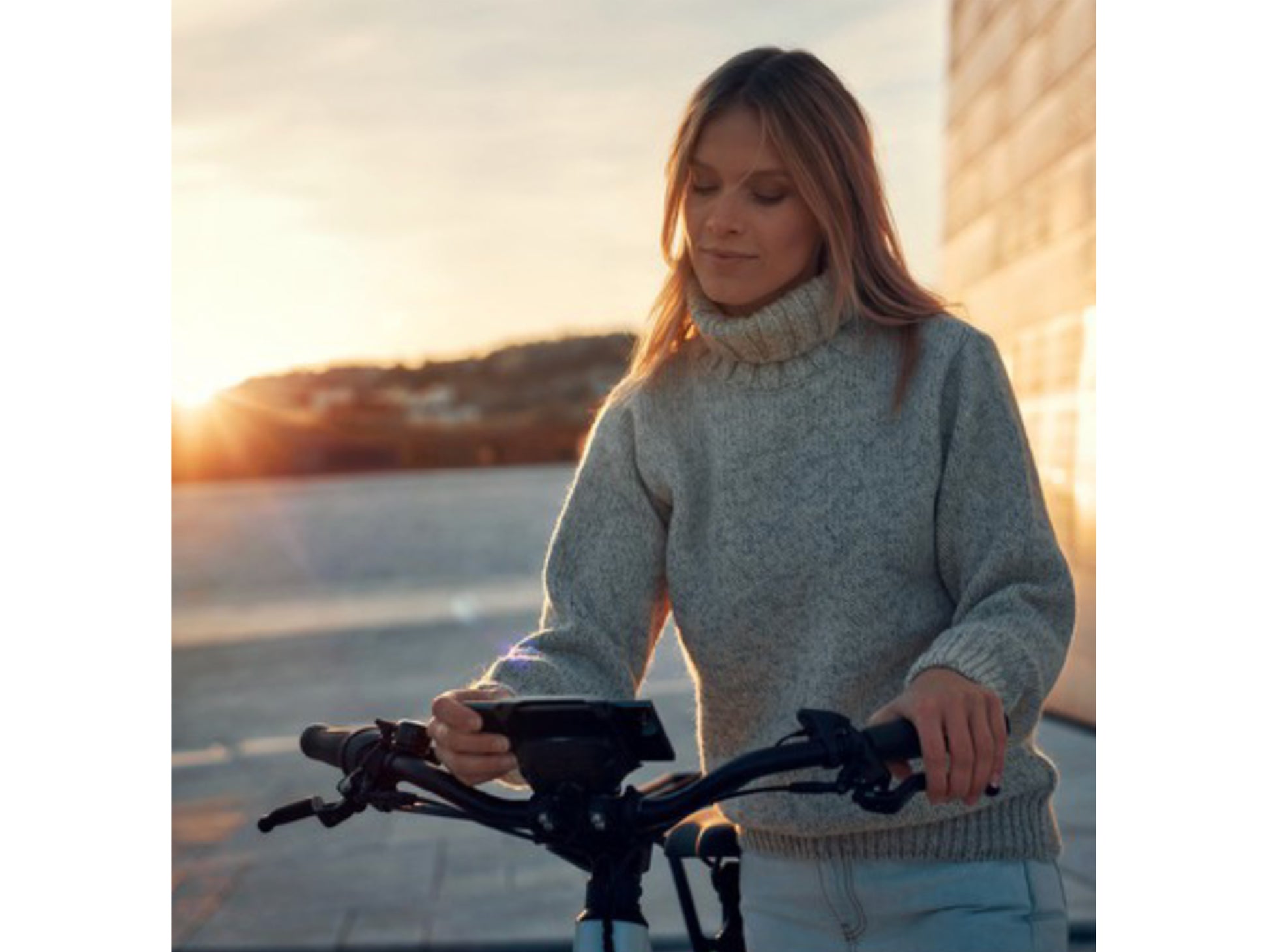 Riese and Muller Multicharger Mixte GT Touring HS emtb hardtail woman adjusting display