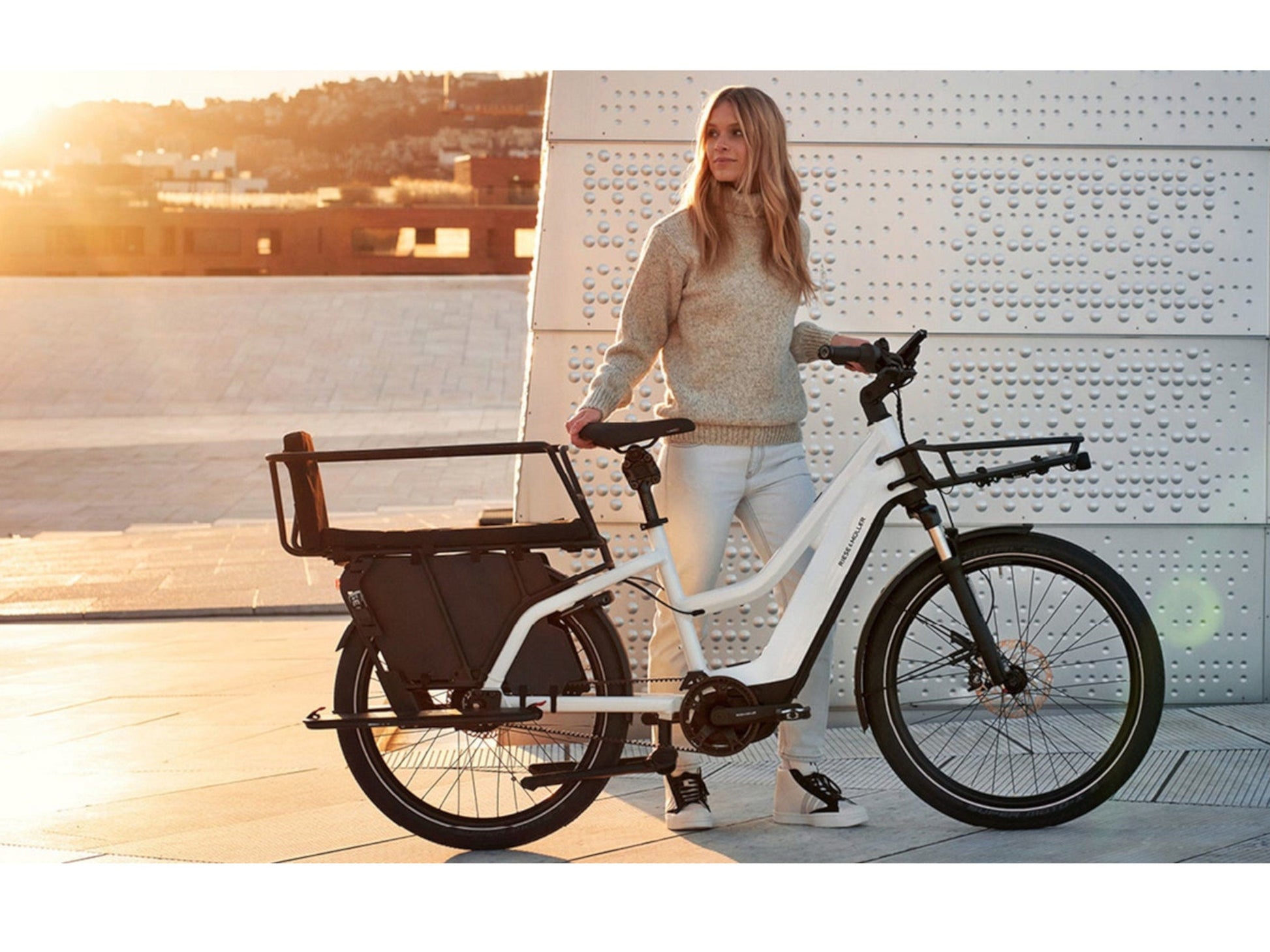 Riese and Muller Multicharger Mixte GT Touring HS emtb hardtail woman standing in city plaza