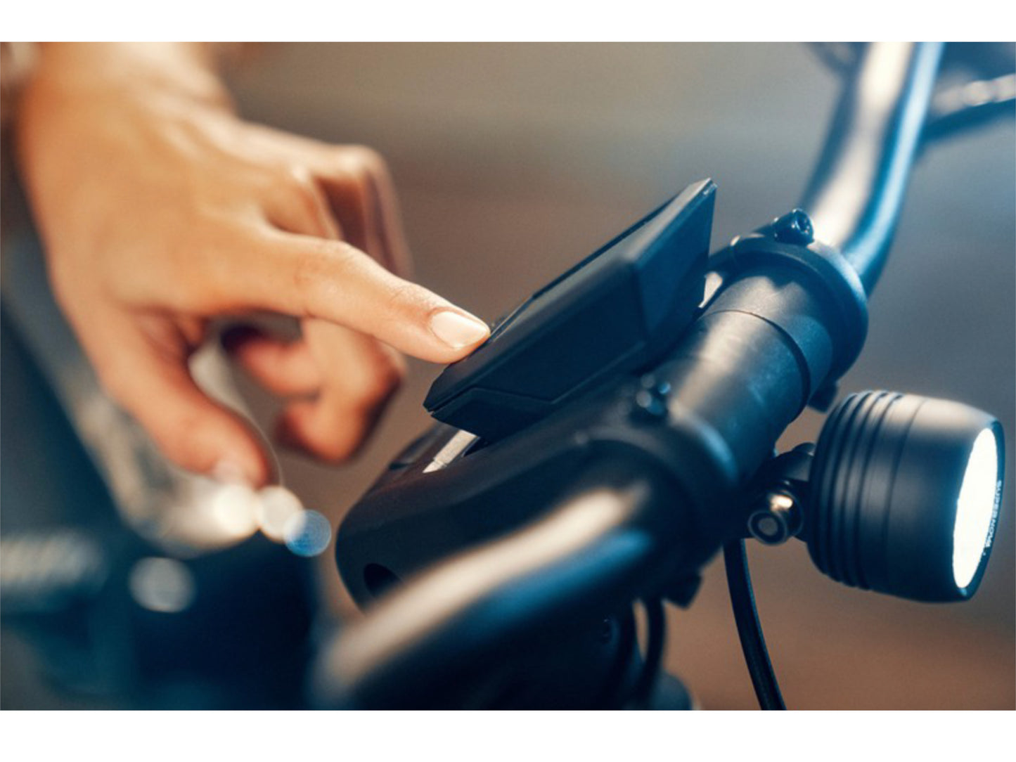 Riese and Muller Nevo GT Rohloff HS emtb hardtail close up adjusting display