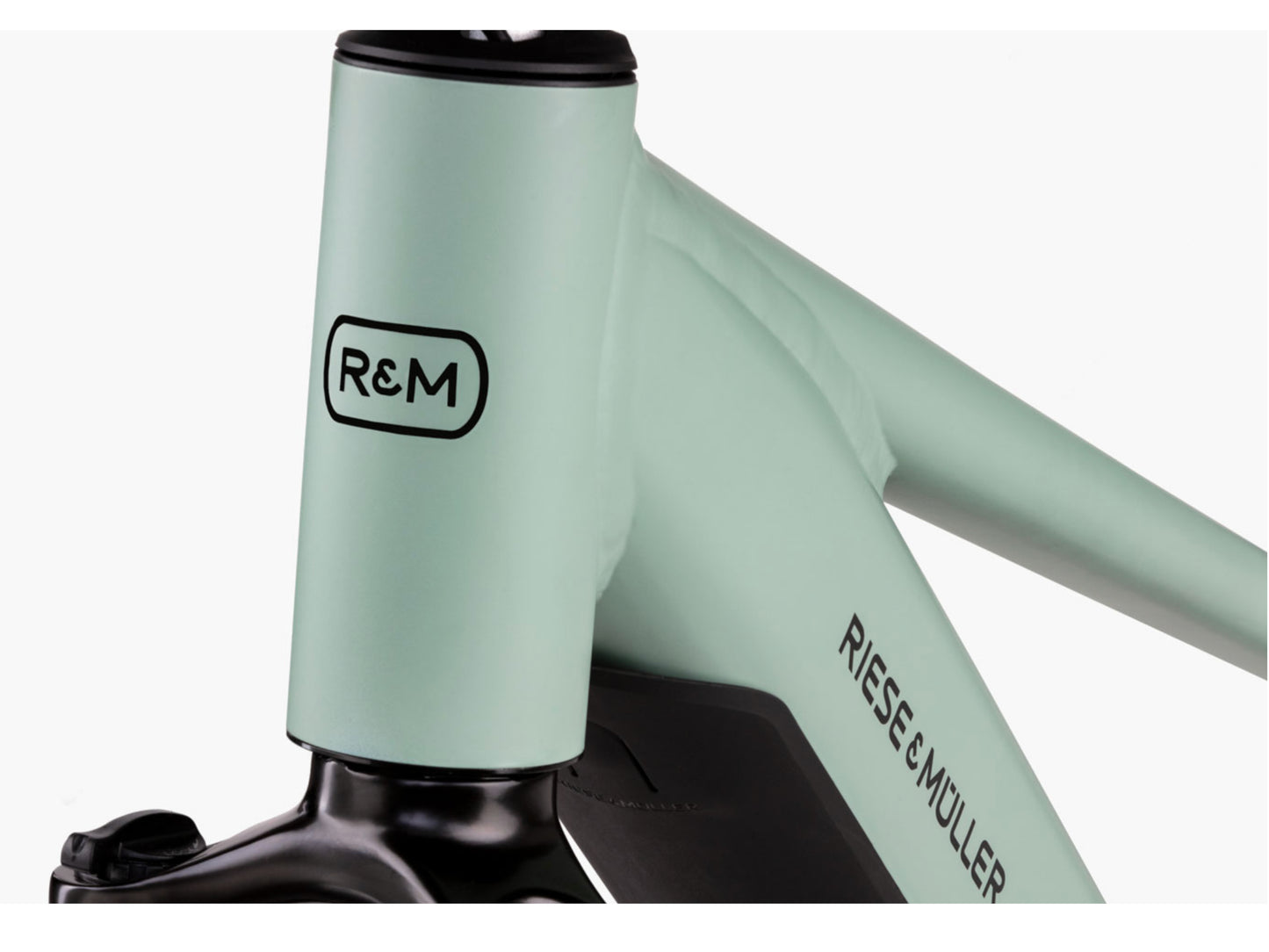 Riese and Muller Roadster Mixte Touring eMTB hardtail close up front frame