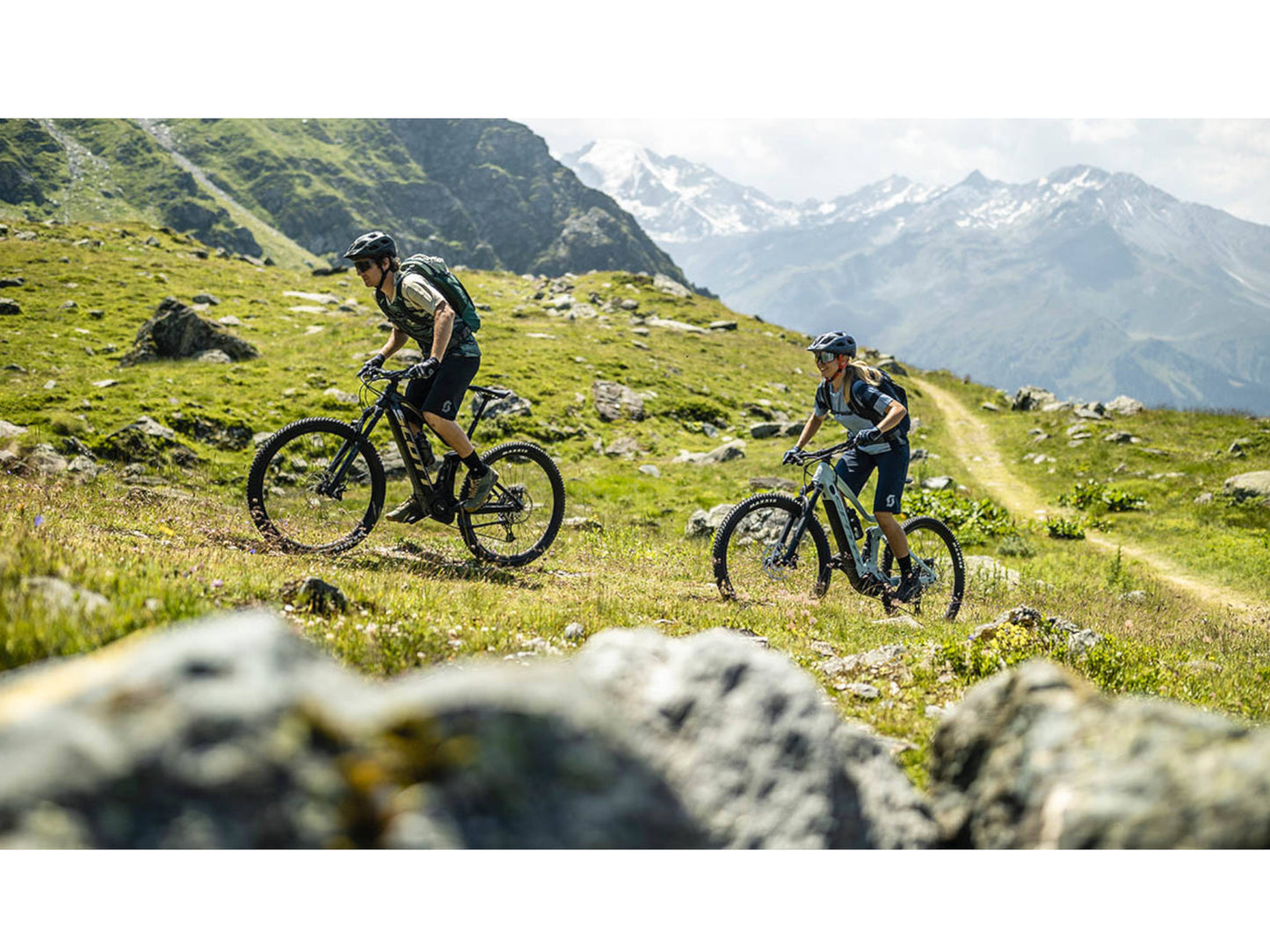 Scott Strike eRide 910 eMtb full suspension man and woman riding on mountain single track