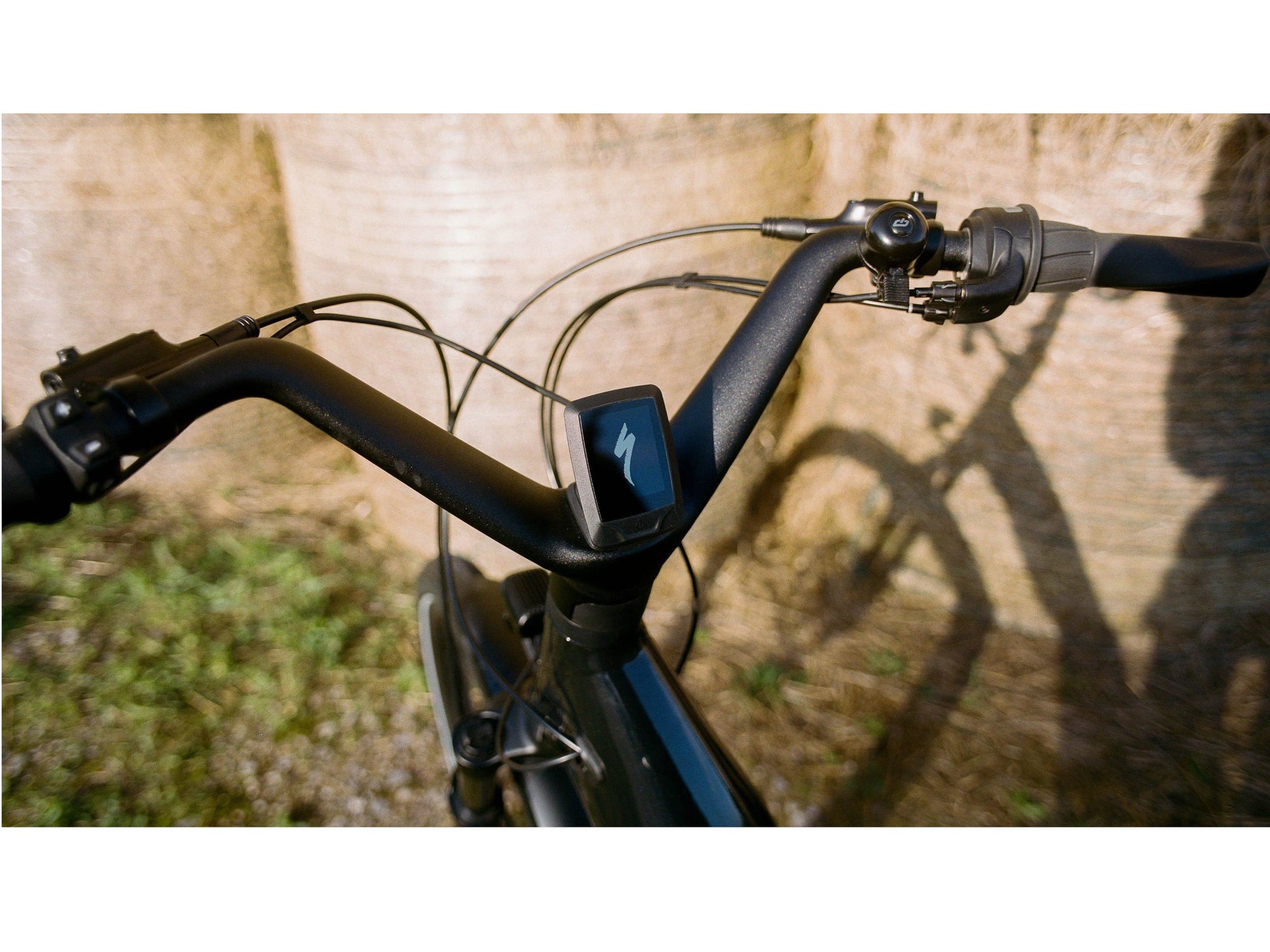 Specialized Turbo Como 3.0 IGH eMTB hard tail close up cockpit display handlebars