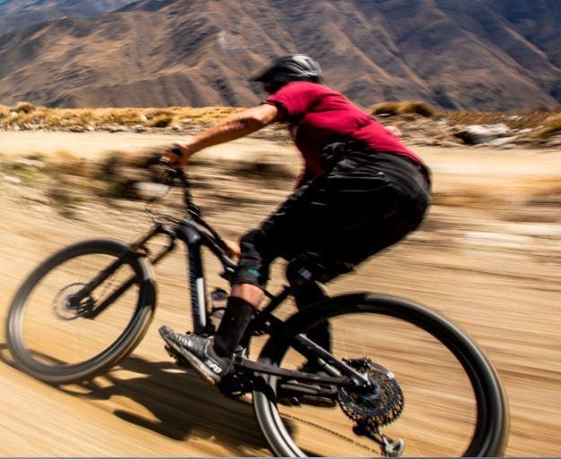 Specialized Turbo Levo Expert Carbon emtb action dirt mountain trail