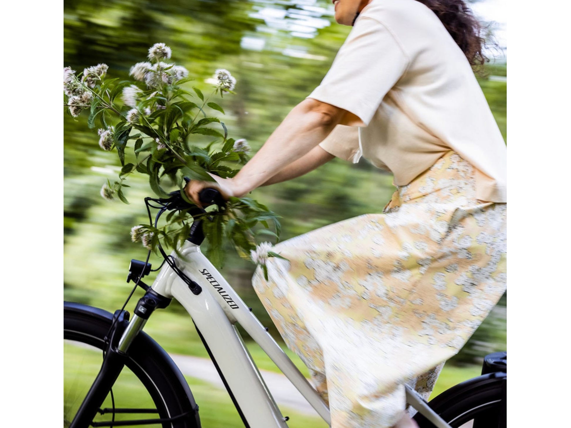 Specialized Turbo Vado 5.0 IGH Step-through eMTB hardtail woman riding with flowers