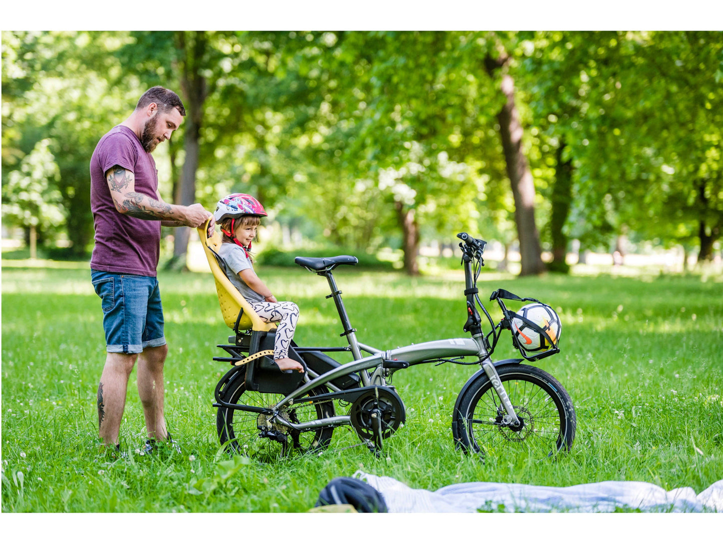 Tern Vektron S10 electric bike silver action photo park