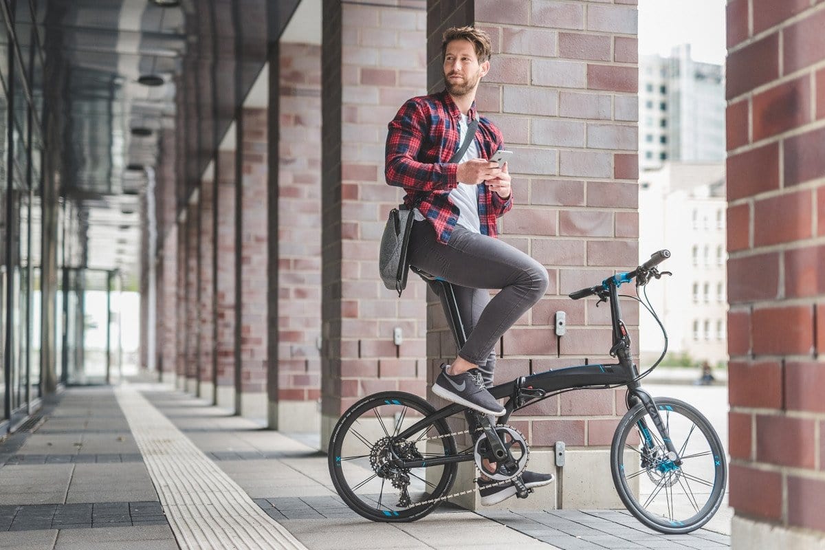 Tern Verge X11 folding bike black magenta action photo city commute