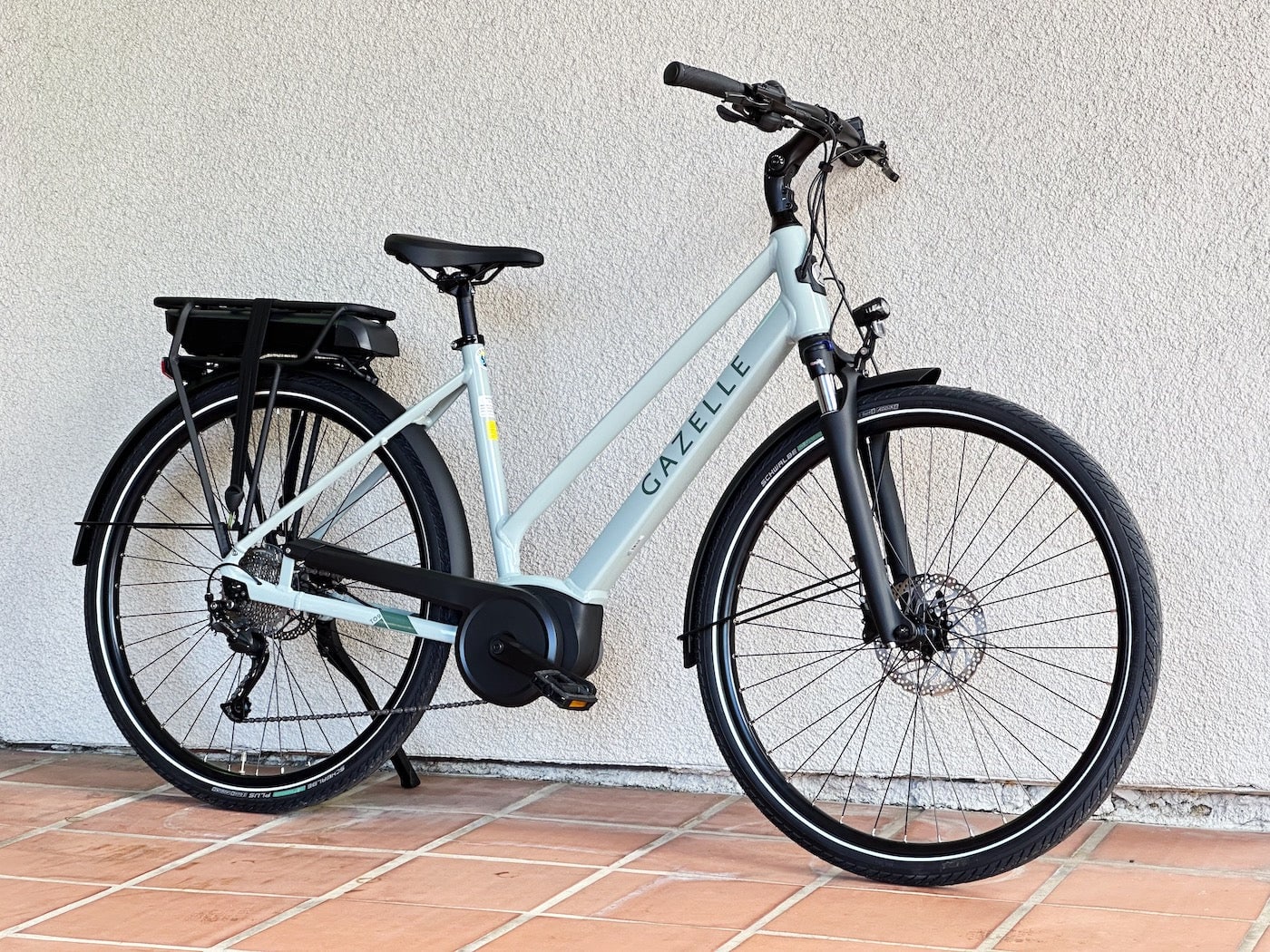 Gazelle Medeo T9 City electric commuter bike review on Fly Rides