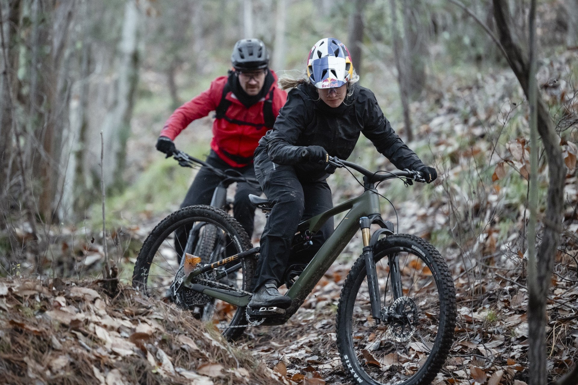 Cube AMS Hybrid One44 Man & woman on forest trail ride