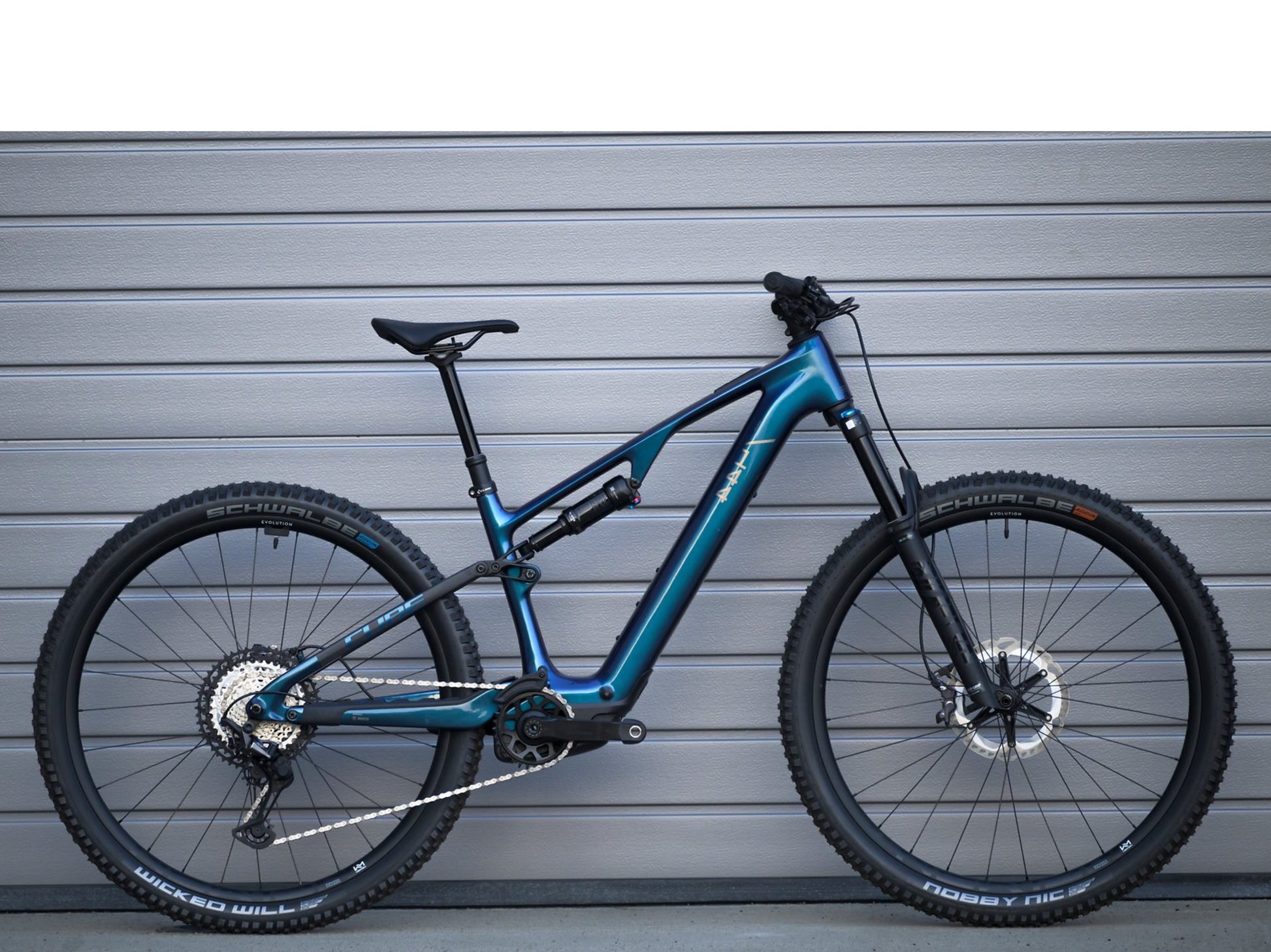 Cube AMS Hybrid One44 SLX Lightweight Full suspension eMTB Deepcobalt 'n' black Lifestyle side profile
