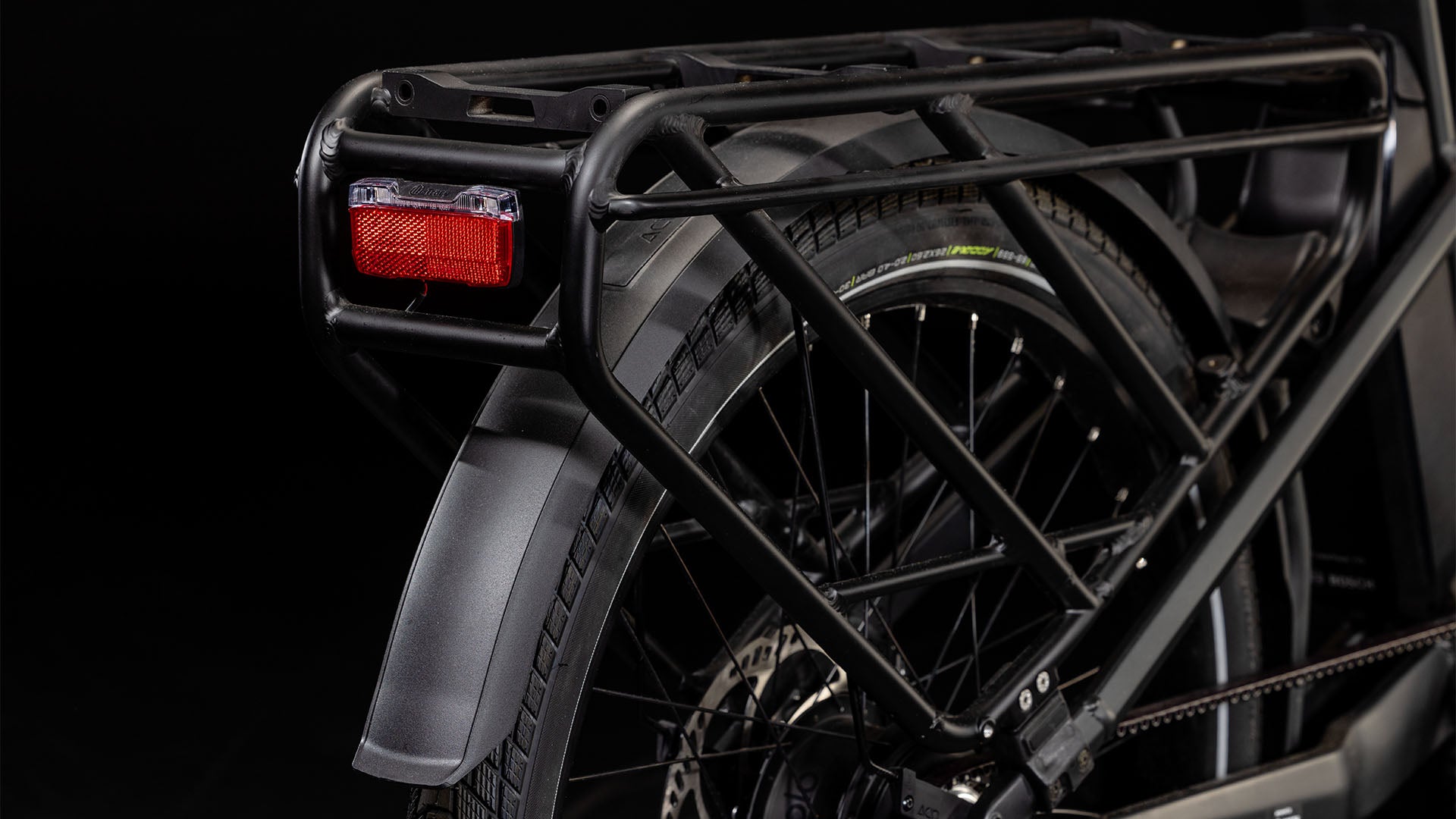 Cube Longtail Hybrid 725 grey 'n' reflex rear rack, fender, tire, taillight