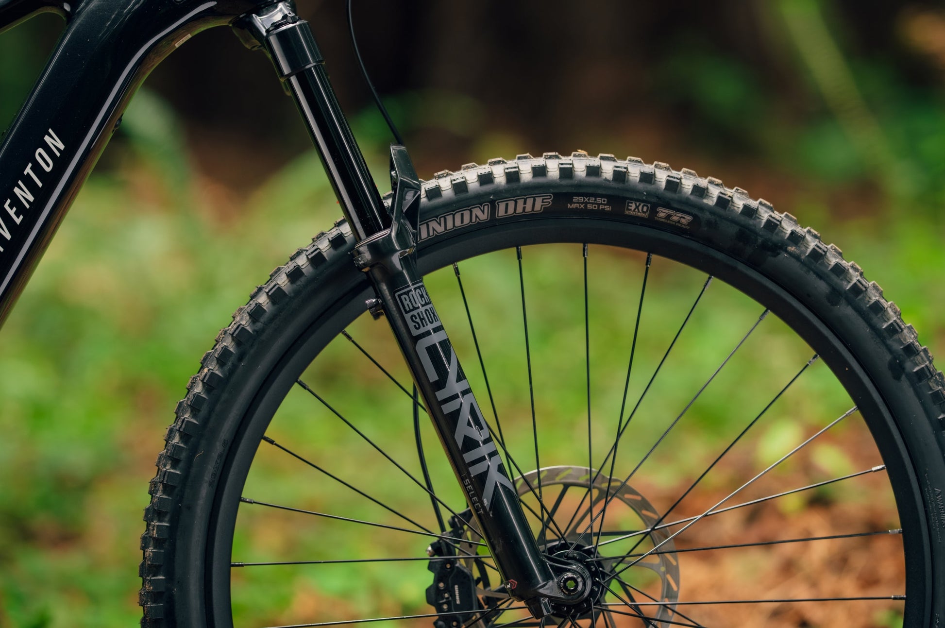 Aventon Current EXP RockShox Lyrik 150mm fork detail