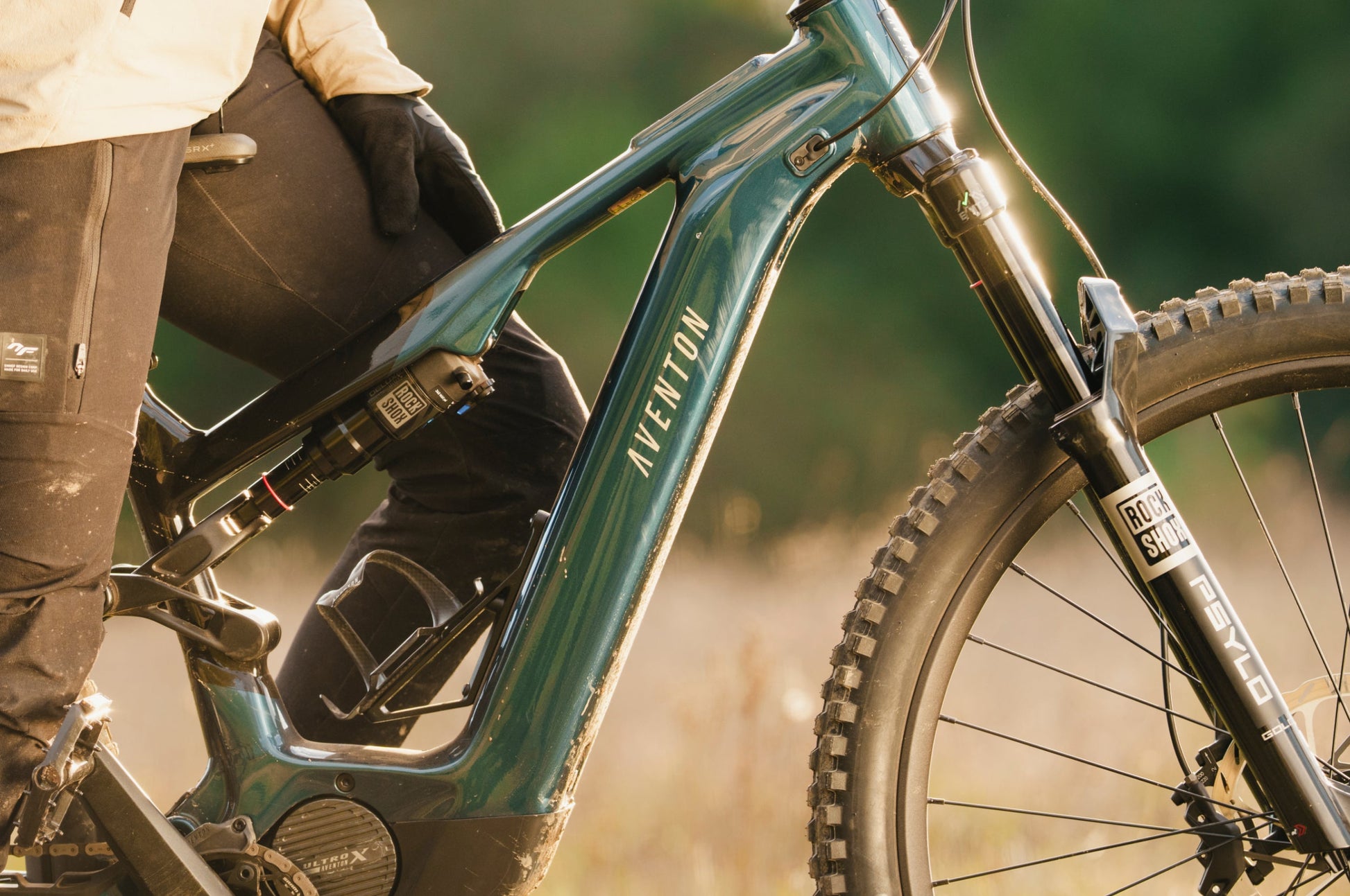Aventon Current ADV removable integrated battery