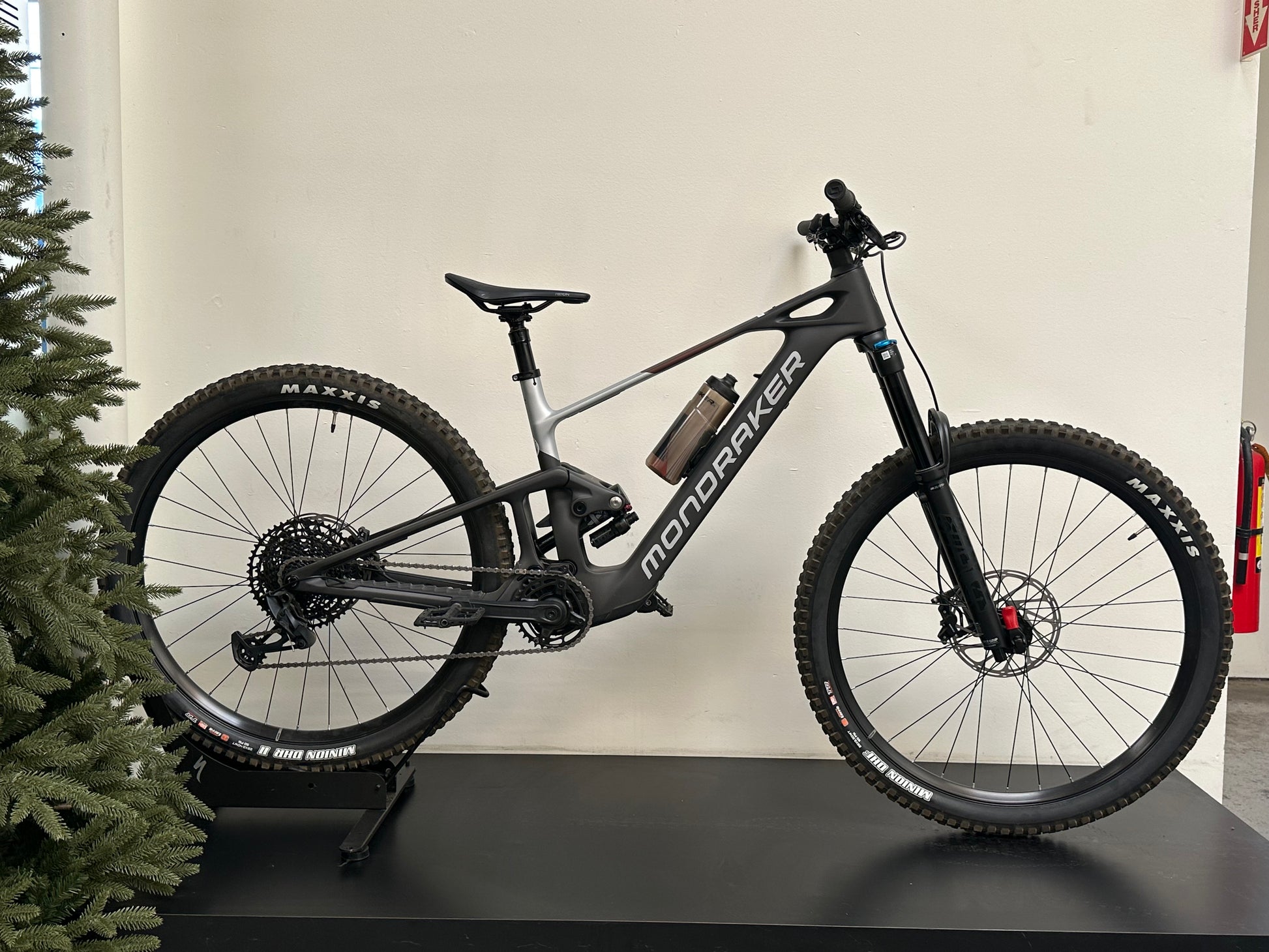 Mondraker Neat R Carbon red / silver