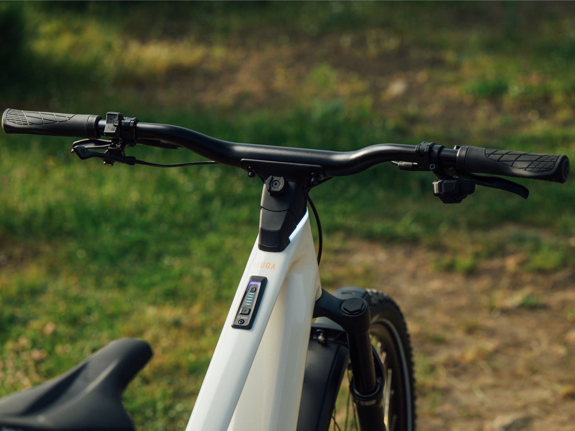 Orbea Muga 28MPH Mid step Road commuter Cockpit closeup