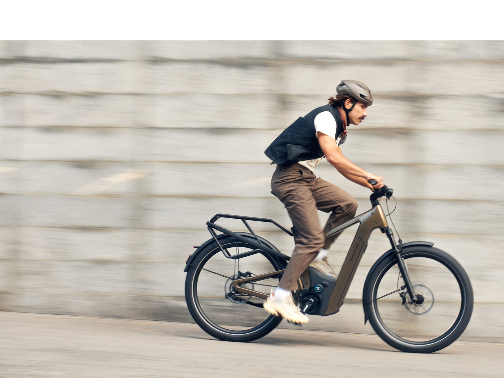 Riese & Muller Delite5  Full Suspension eMTB Male rider in action