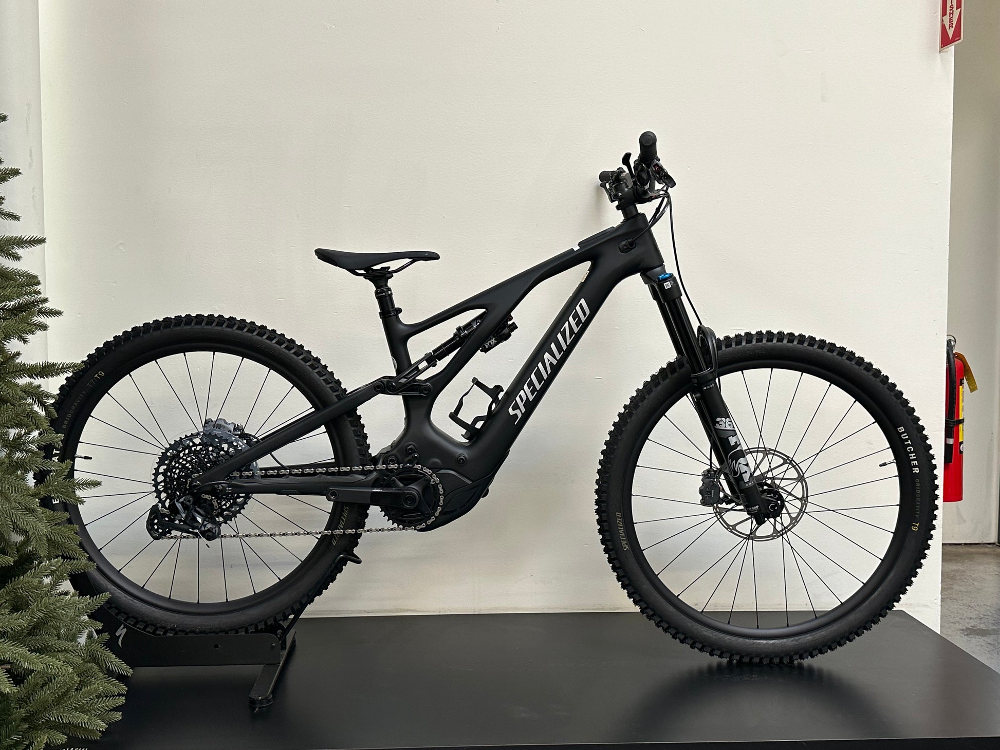 Specialized Turbo Levo Comp Carbon 2025 Demo Black / light silver Side profile