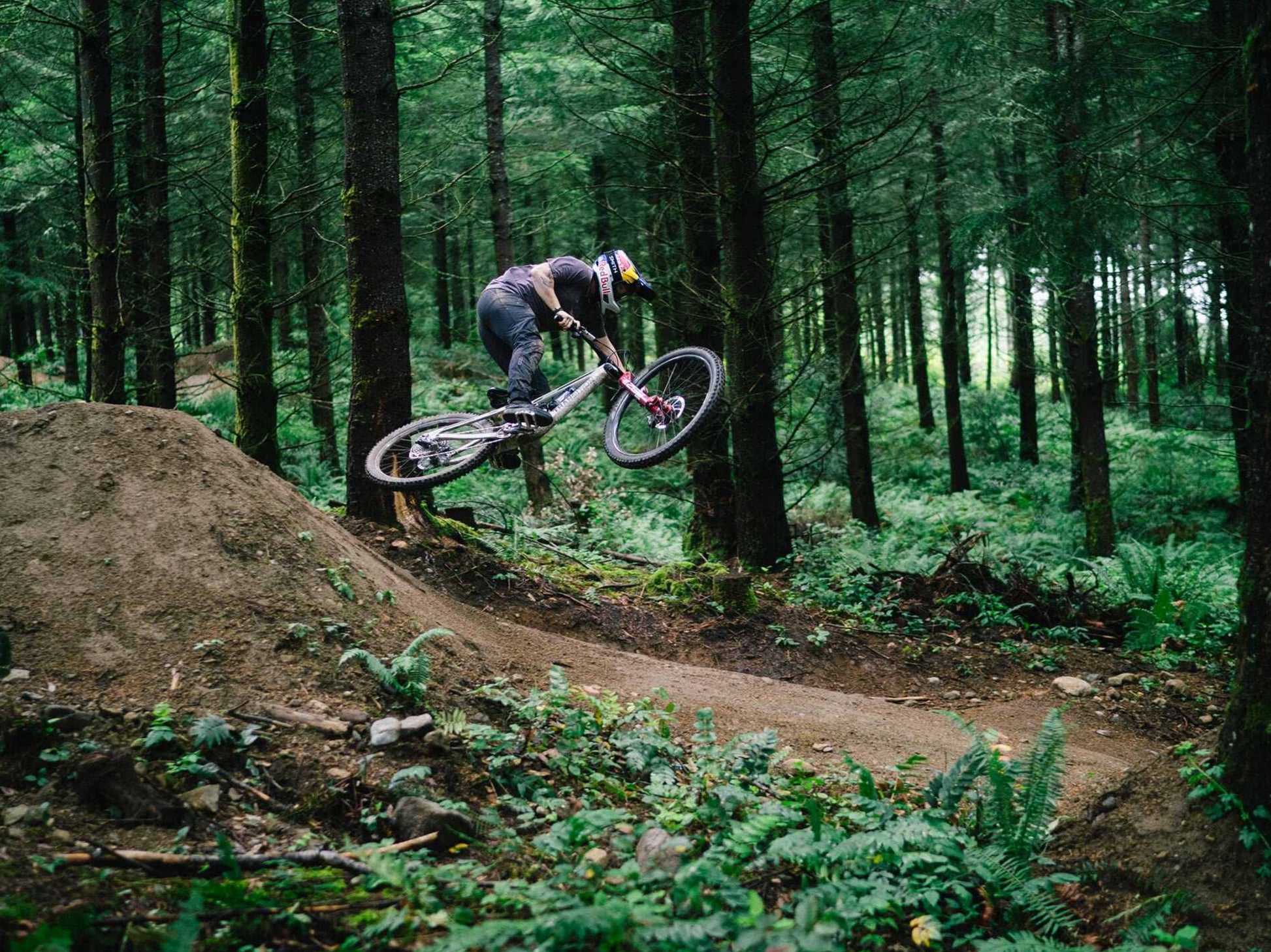 Transition Patrol Carbon GX AXS Full Suspension Mountainbike Rider catching air in mountain setting