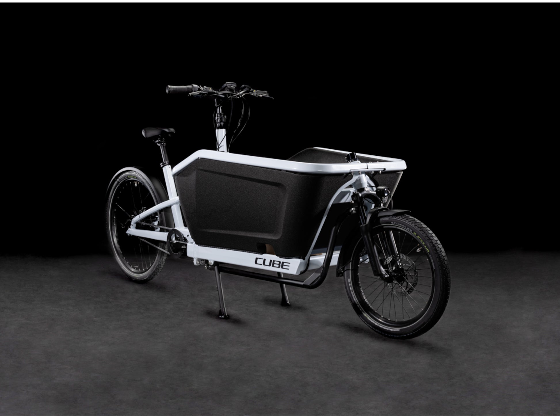 Cube Cargo Sport Hybrid 500 flashwhite n black front right side profile on Fly Rides