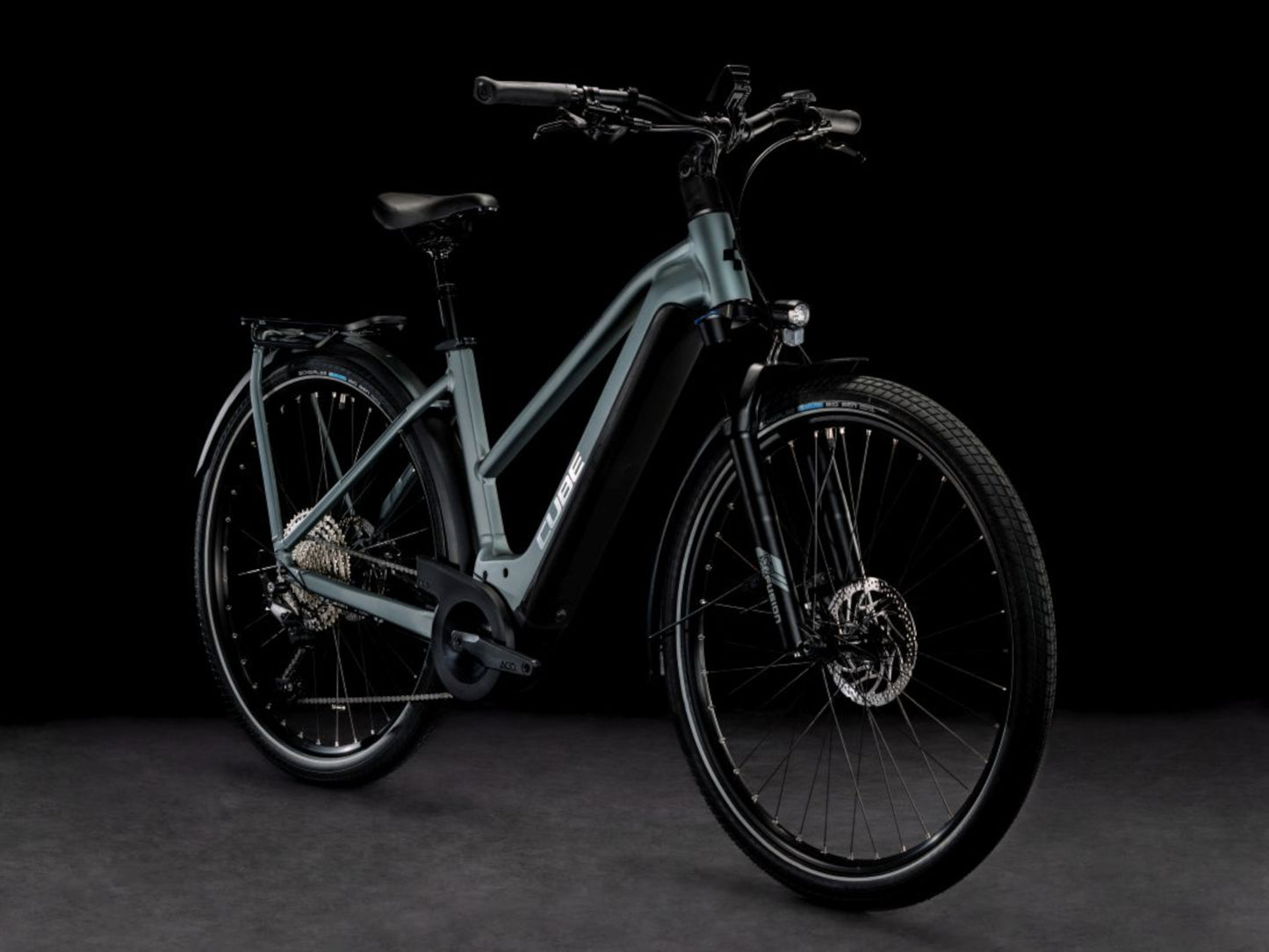 Cube Kathmandu Hybrid Pro 625 Trapeze Frame eMTB hardtail Flashgrey n metal front right side profile on Fly Rides