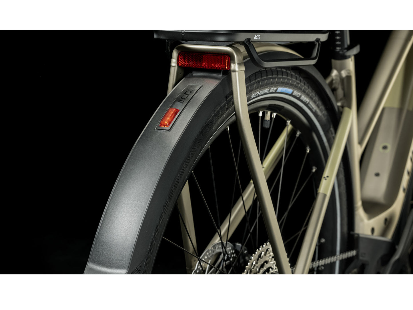Cube Kathmandu Hybrid Pro 625 Trapeze Frame eMTB hardtail closeup rear Schwalbe tire acid mudgard rear light