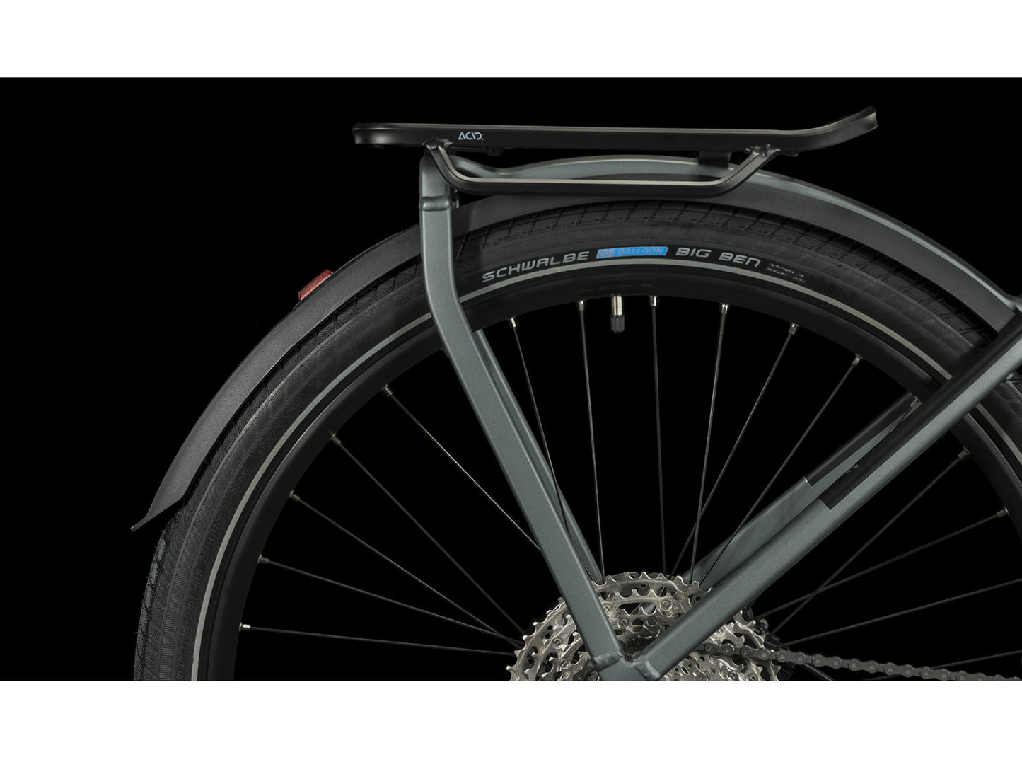 Cube Kathmandu Hybrid Pro 625 Trapeze Frame eMTB hardtail closeup rear Schwalbe tire carrier acid mudgard