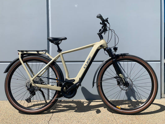 Cube Kathmandu Pro 625 Side profile
