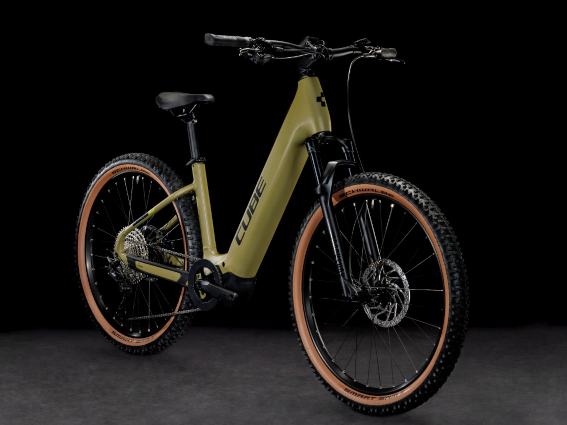 Cube Reaction Hybrid Race 625 Easy Entry eMTB hardtail olive n green front right side profile on Fly Rides